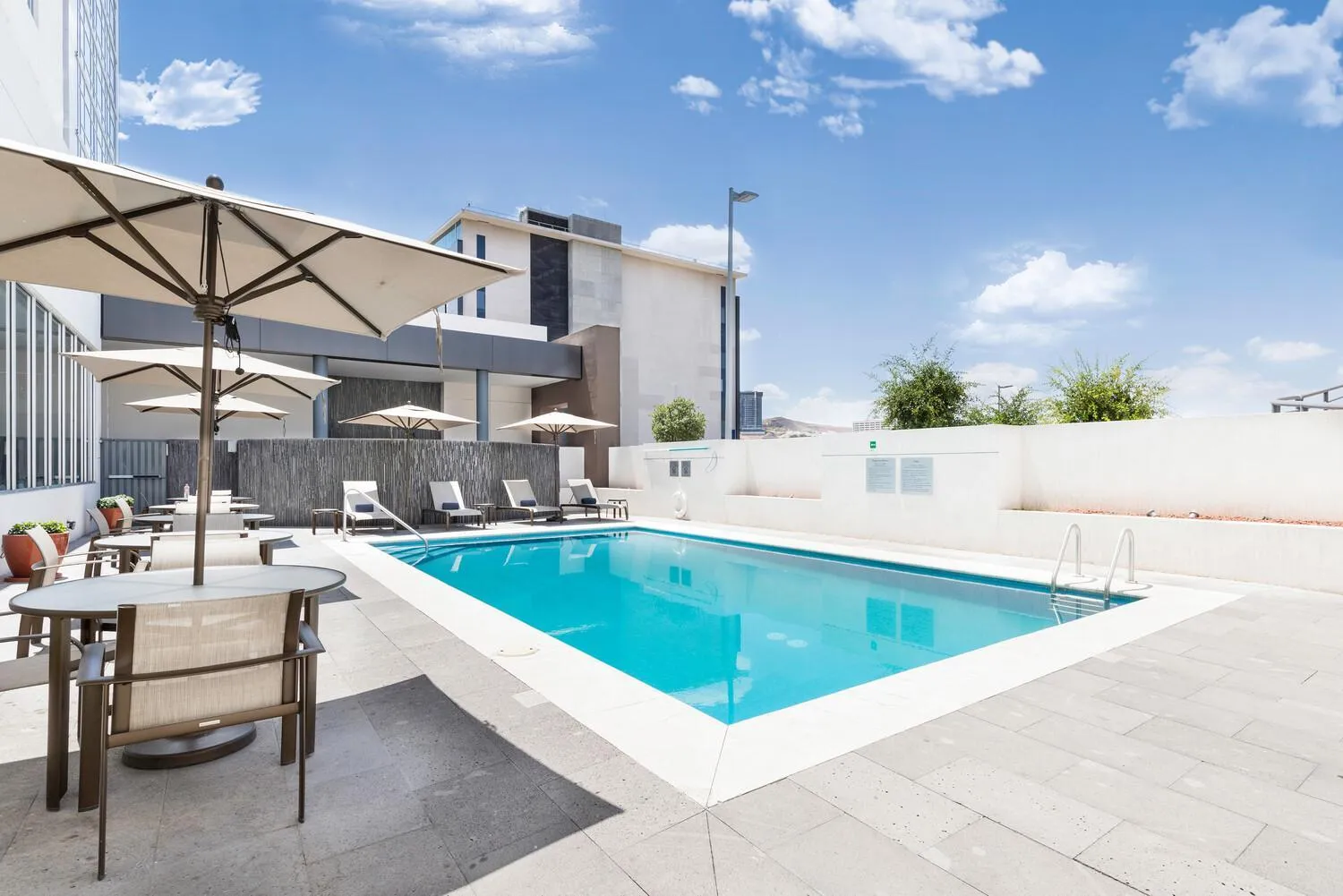 Swimming pool in Courtyard by Marriott Chihuahua