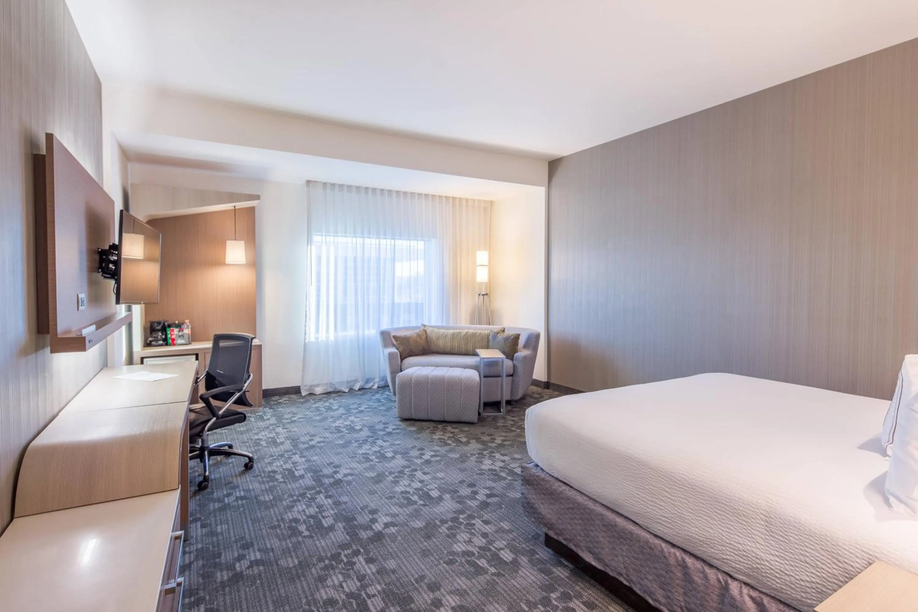 Photo of the whole room, Bed in Courtyard by Marriott Chihuahua