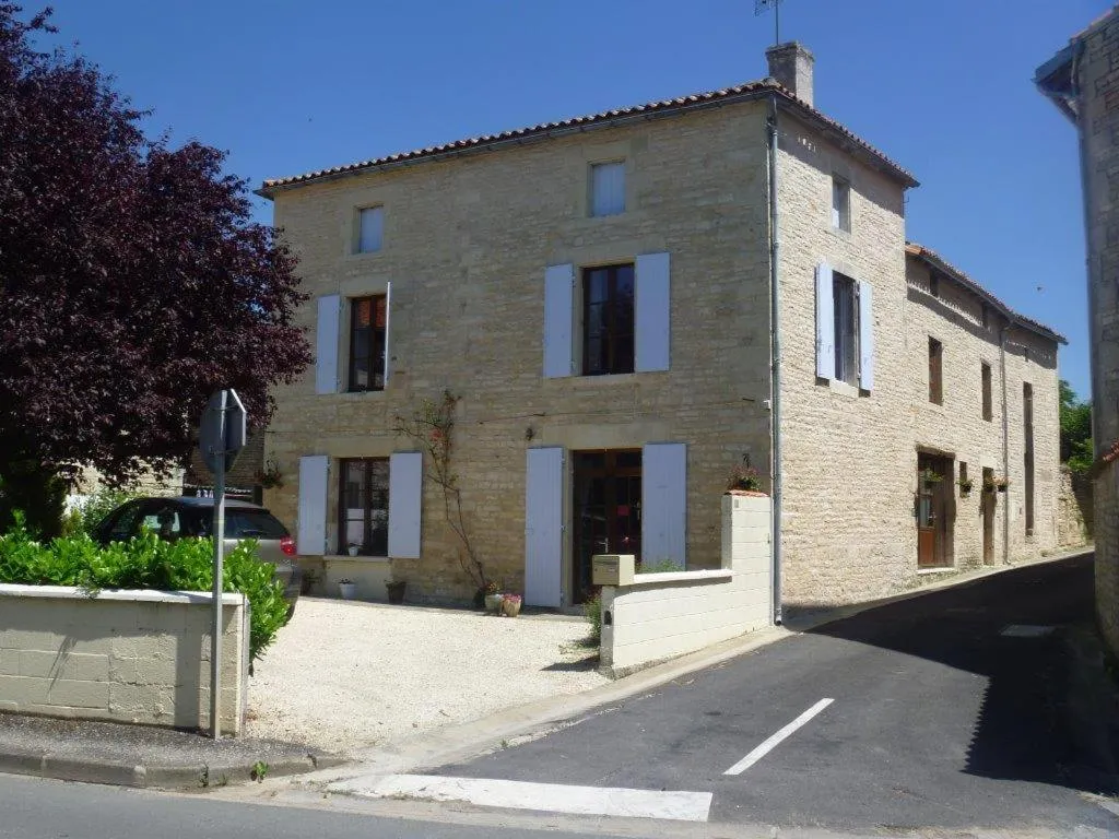 Property building in Le Grenier 1 Rue Verte Tusson 16140 France