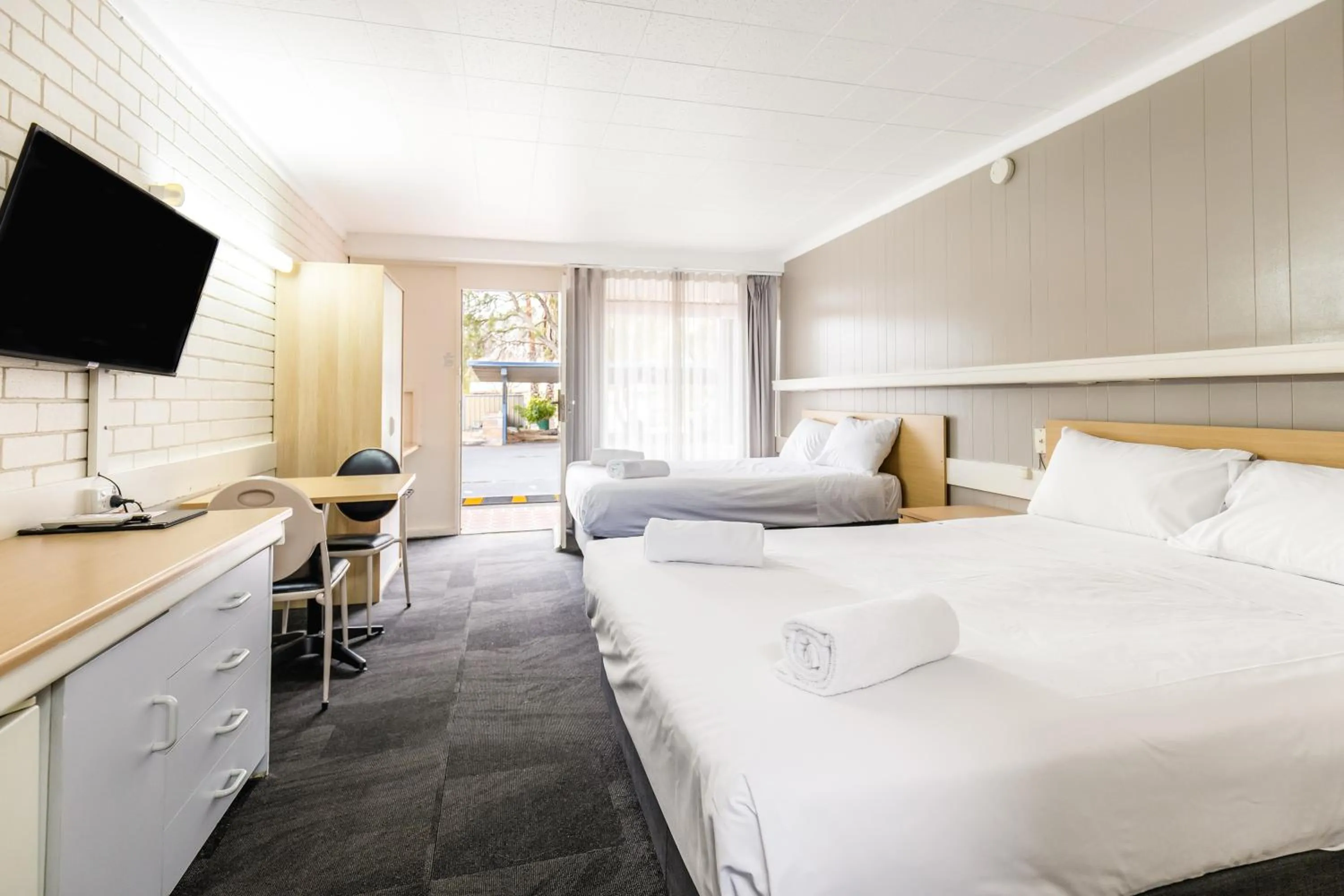 Bed in Wanderlight Motor Inn