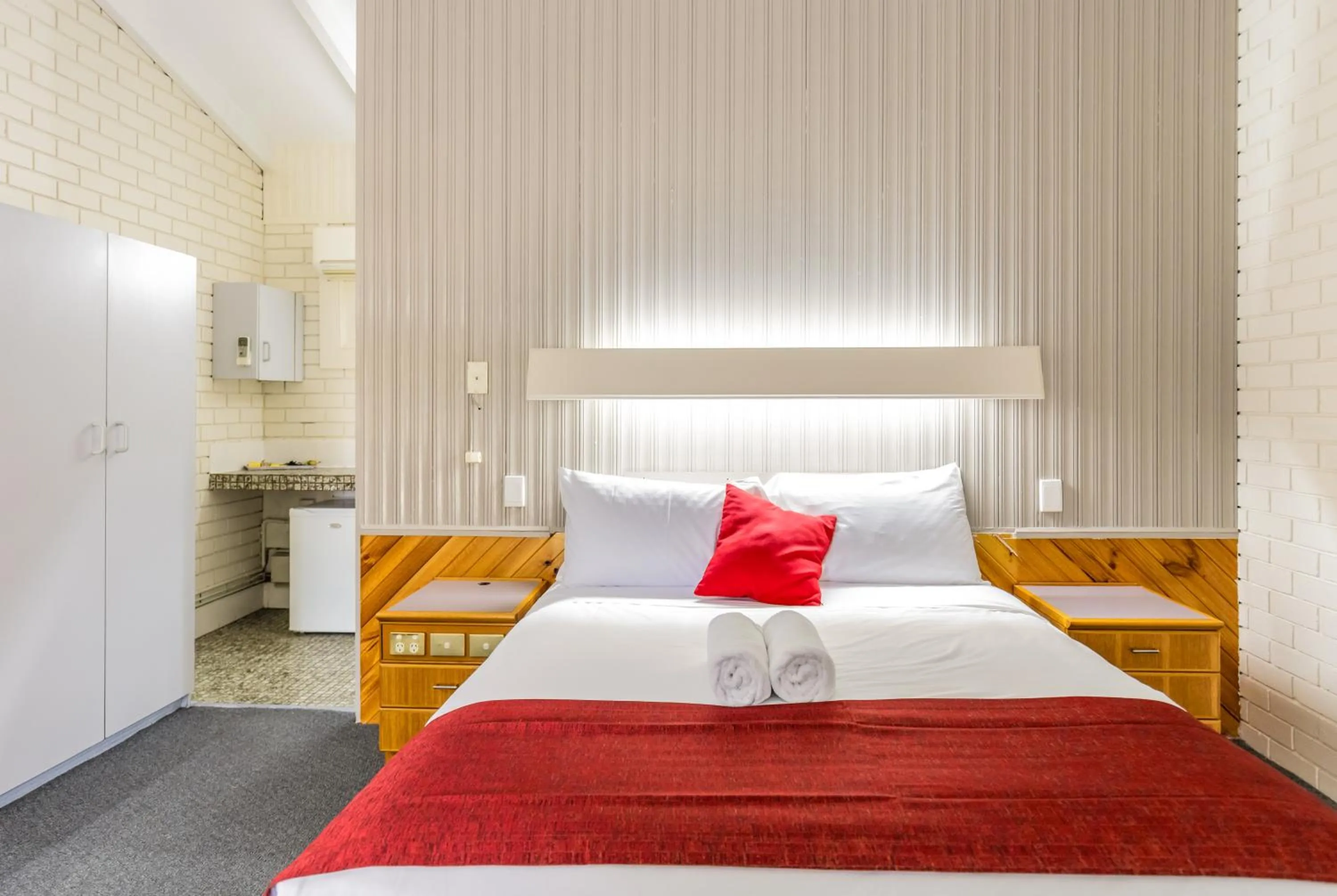 Bed in Wanderlight Motor Inn