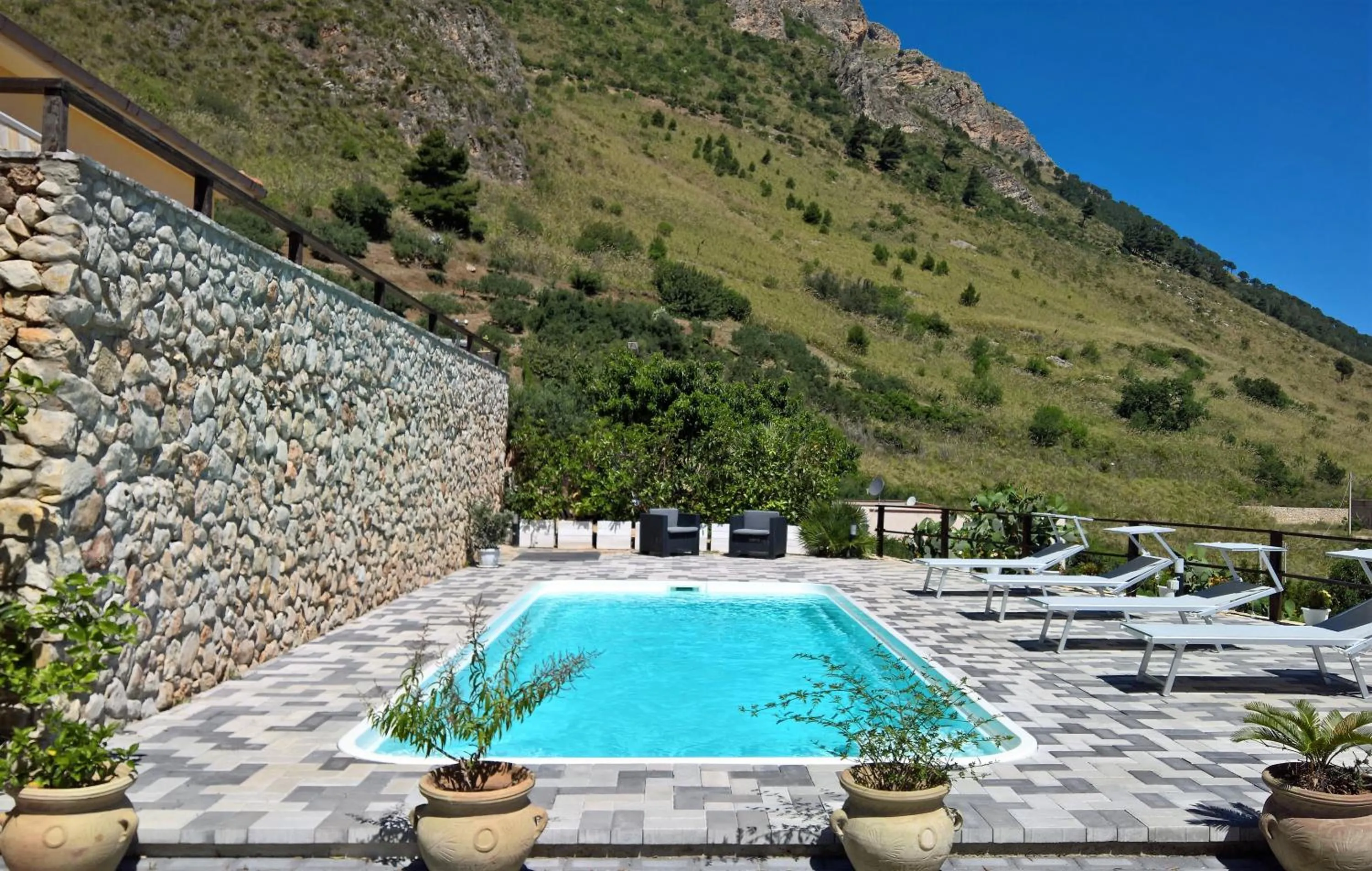 Swimming pool in Estuario rooms