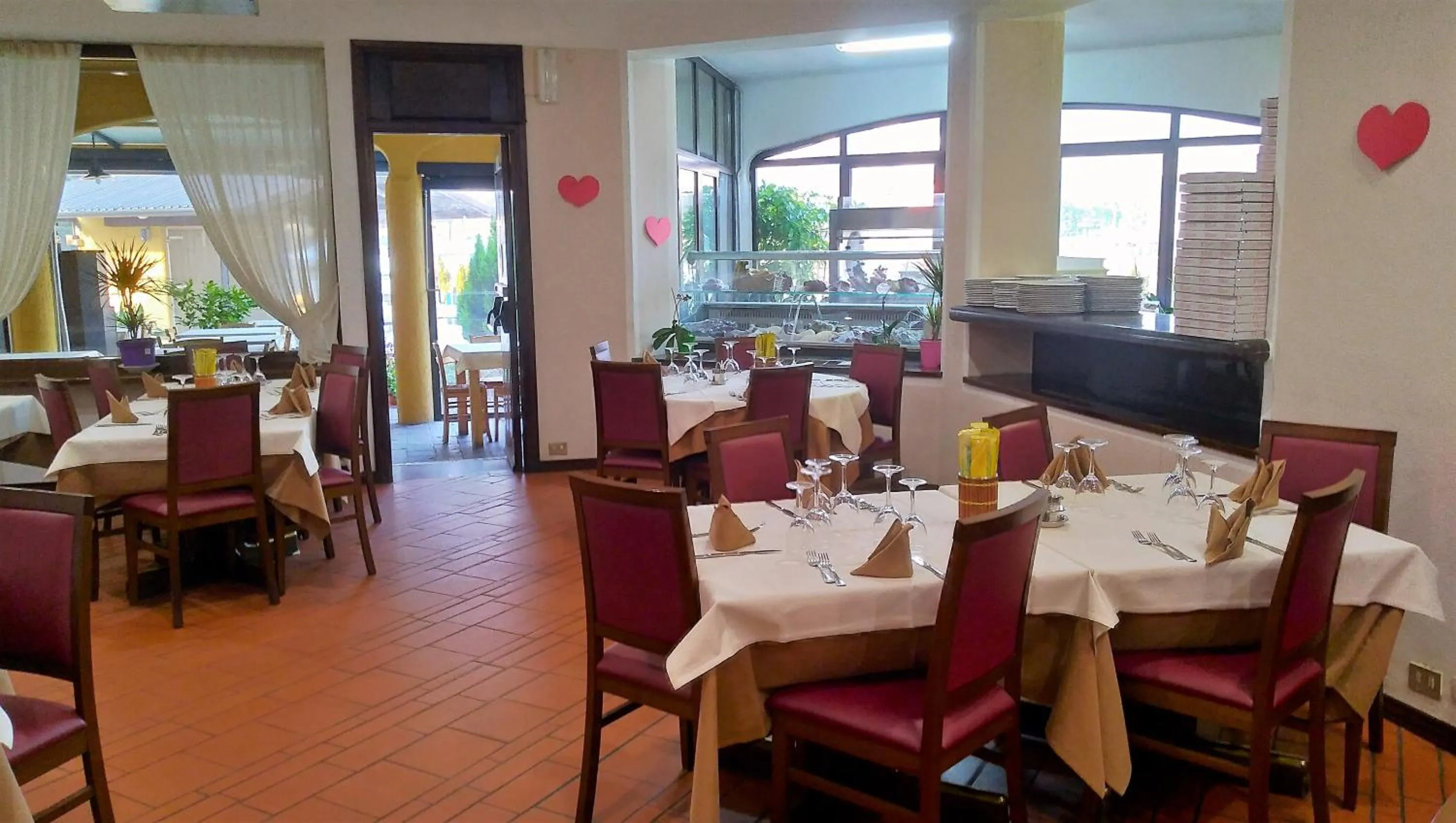 Restaurant/places to eat in Hotel Franini