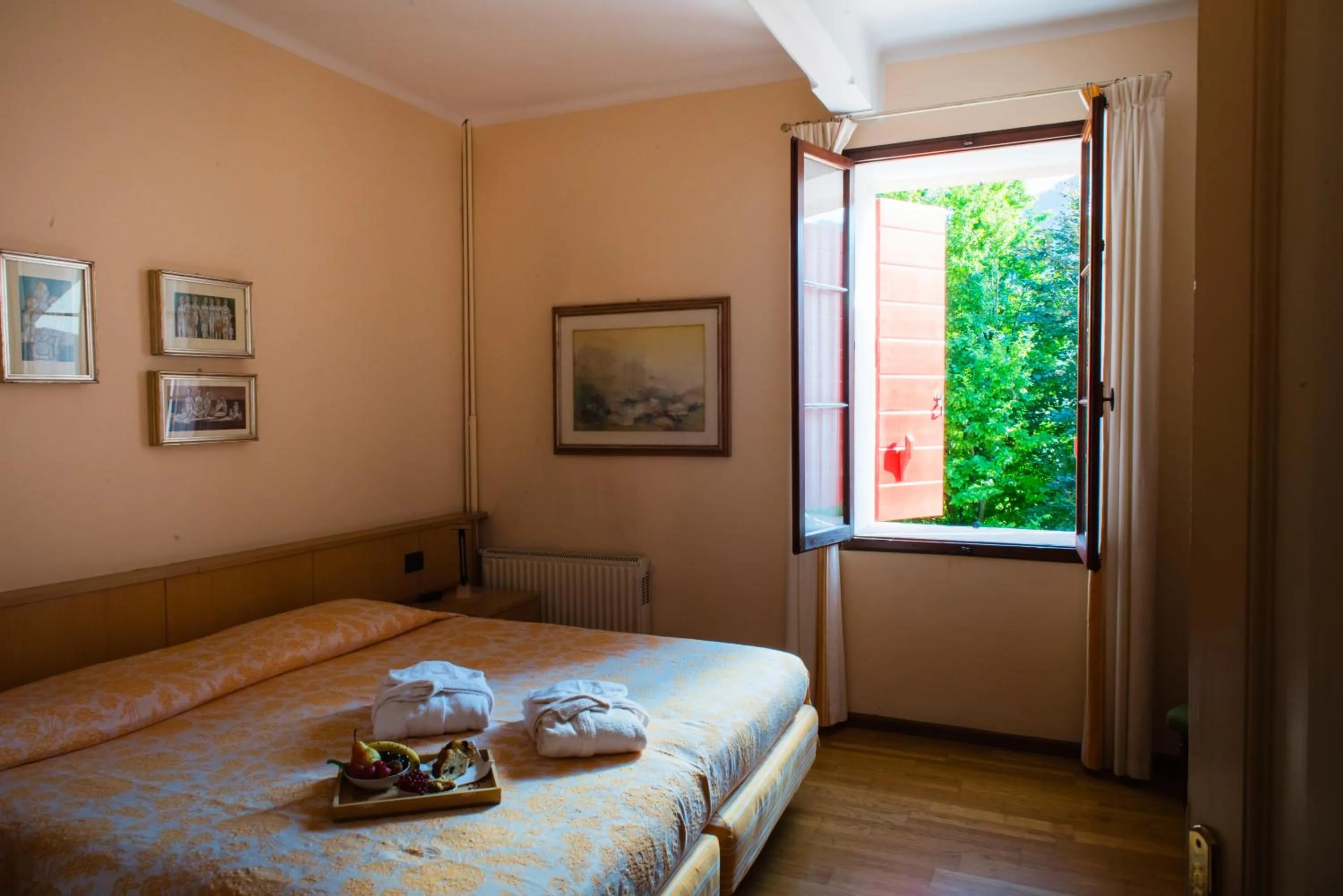 View (from property/room), Bed in Locanda Solagna