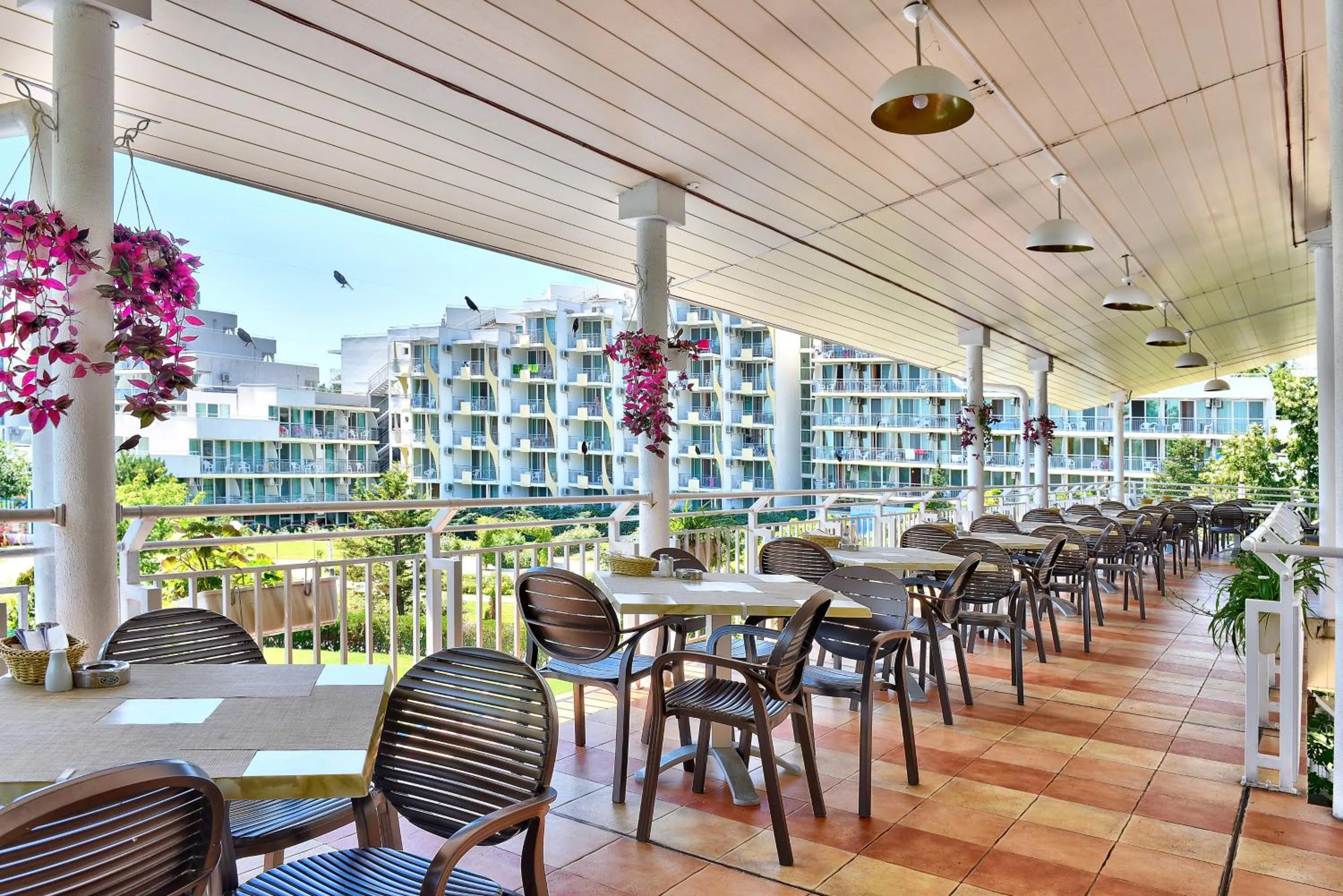 Restaurant/places to eat in Hotel Sandy Beach