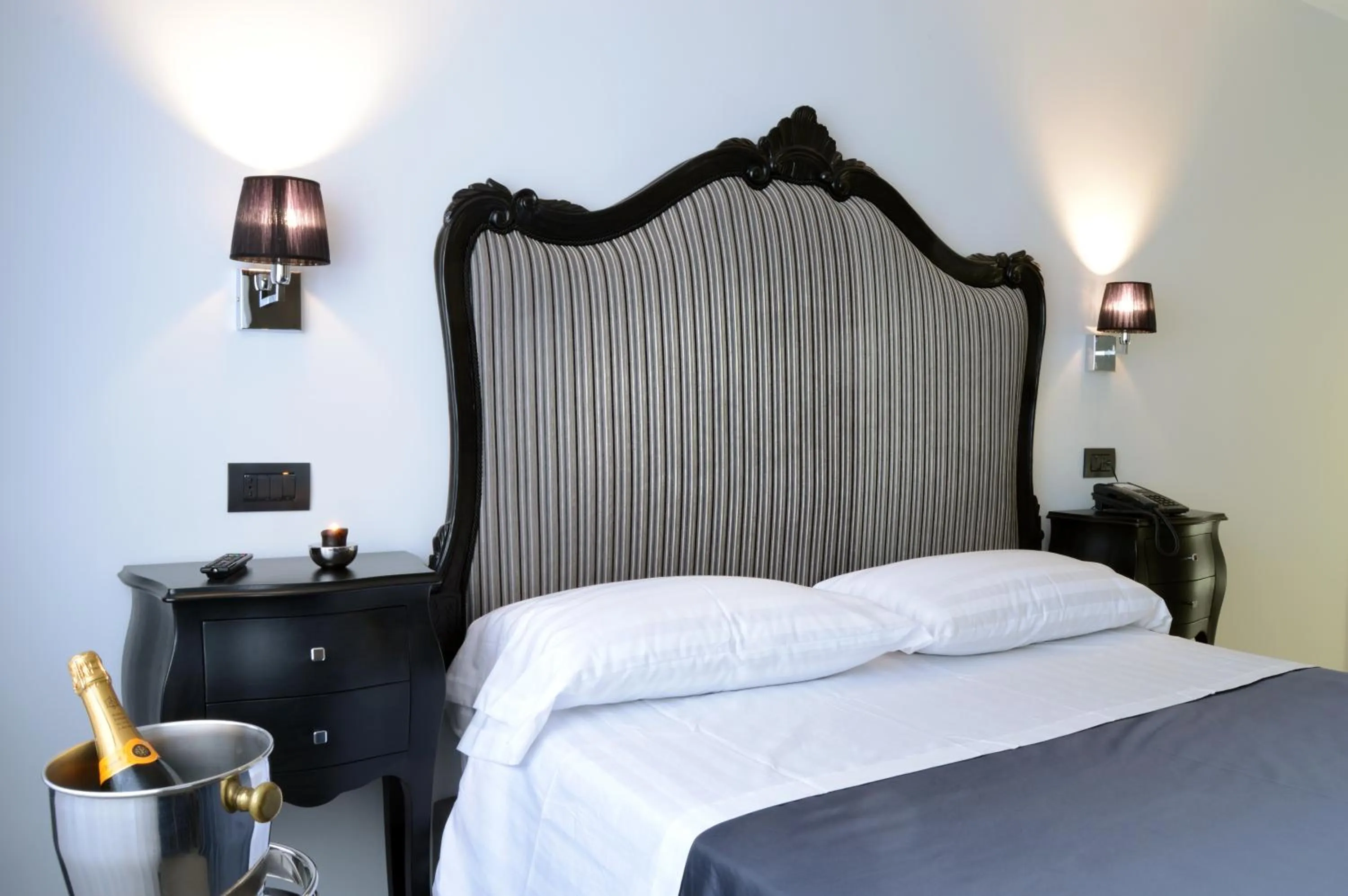 Bedroom, Bed in Barbarella Suite