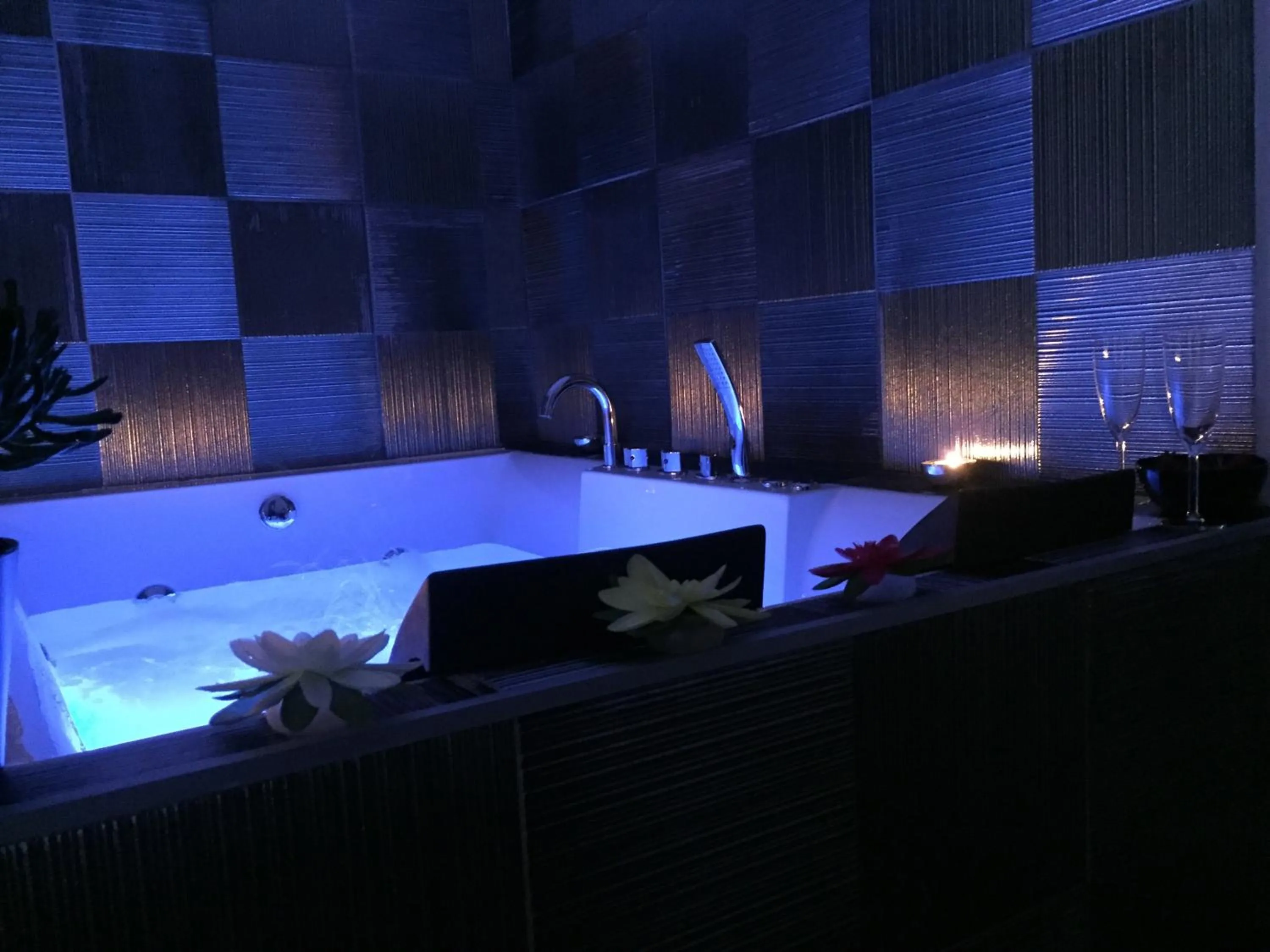 Hot Tub in Barbarella Suite