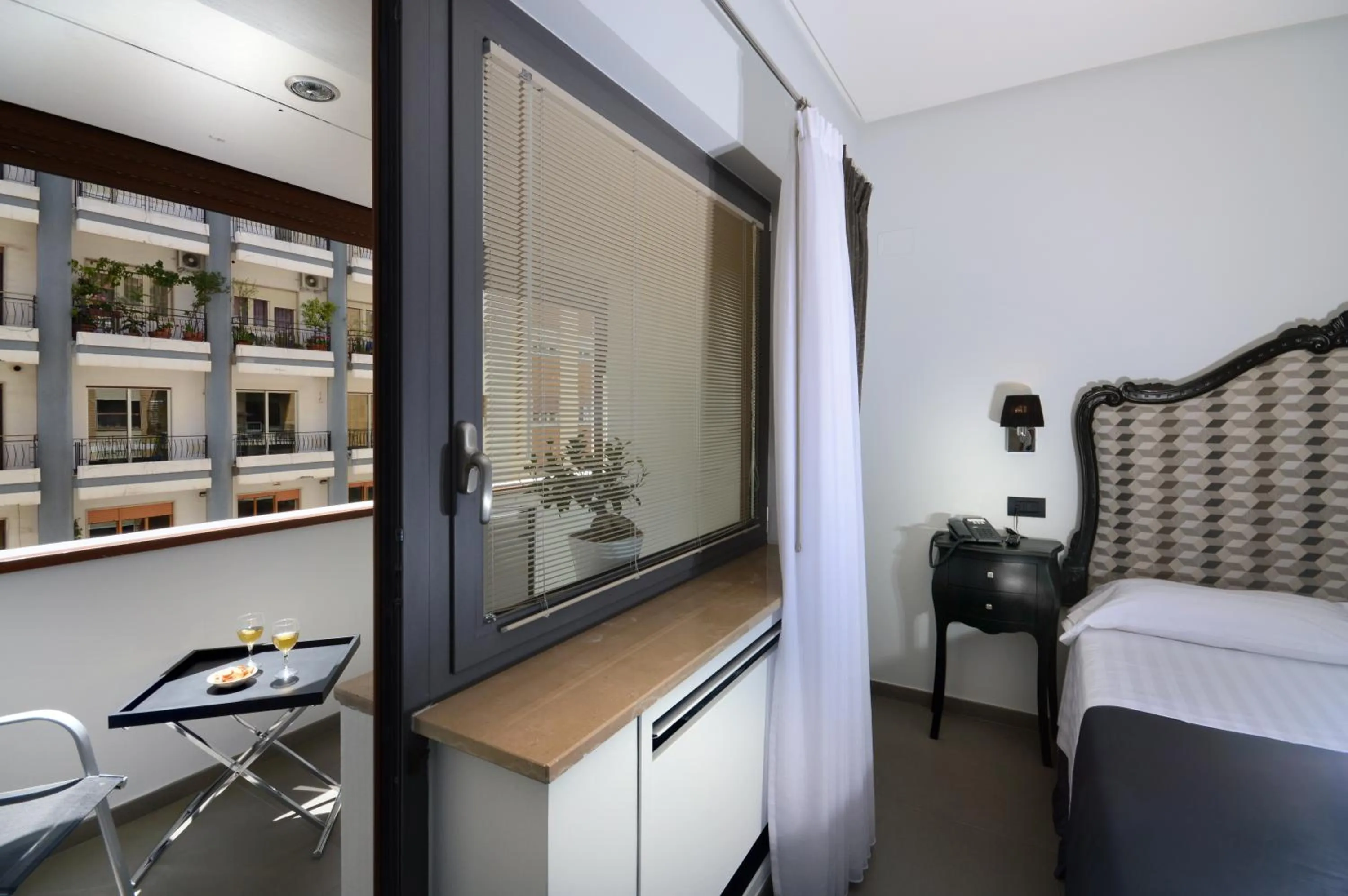 Photo of the whole room, Bed in Barbarella Suite