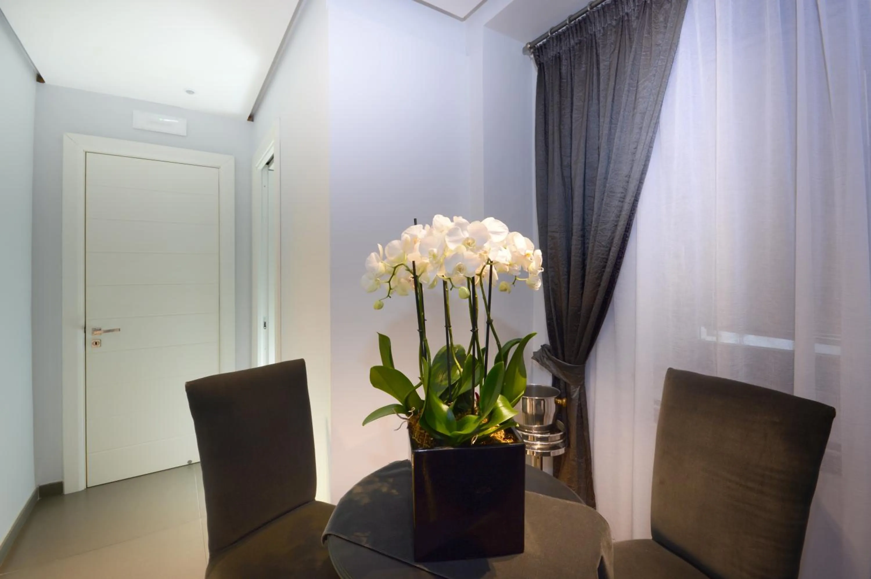 Decorative detail in Barbarella Suite