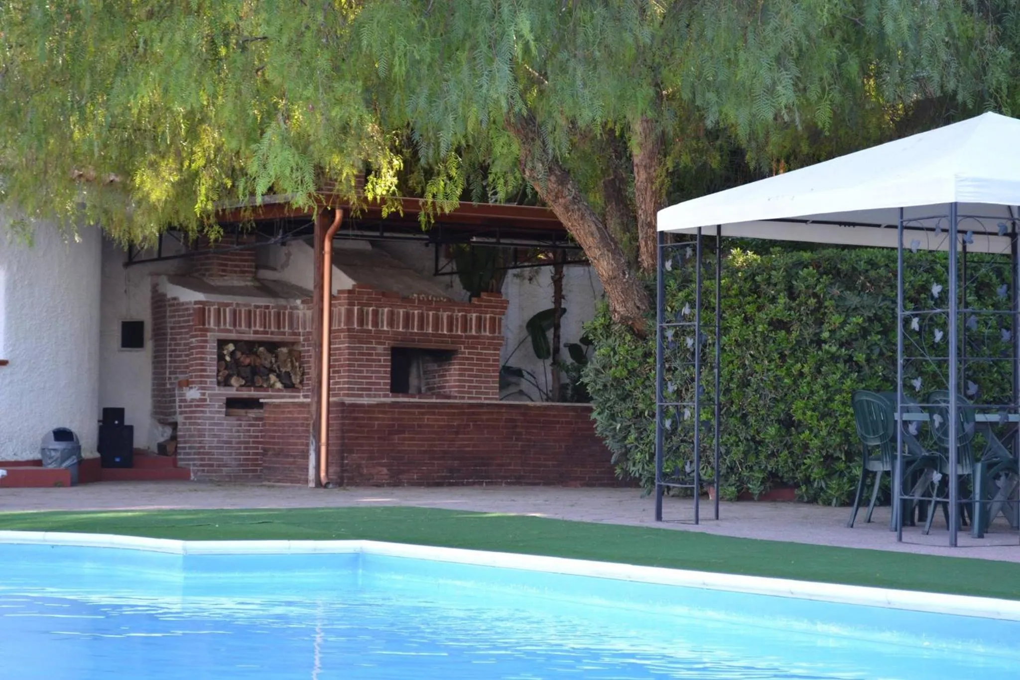 Restaurant/places to eat, Swimming Pool in Hotel Miravalle