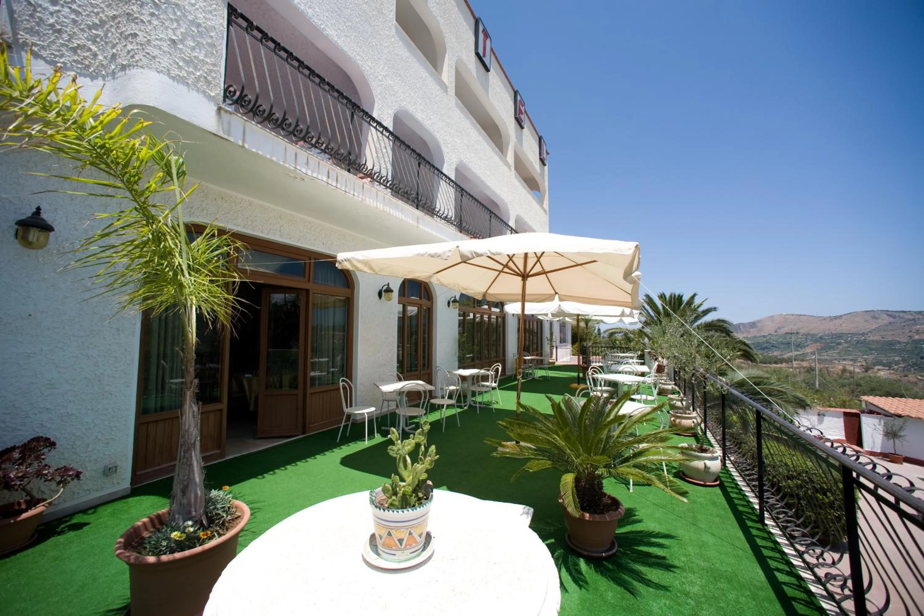 Patio in Hotel Miravalle