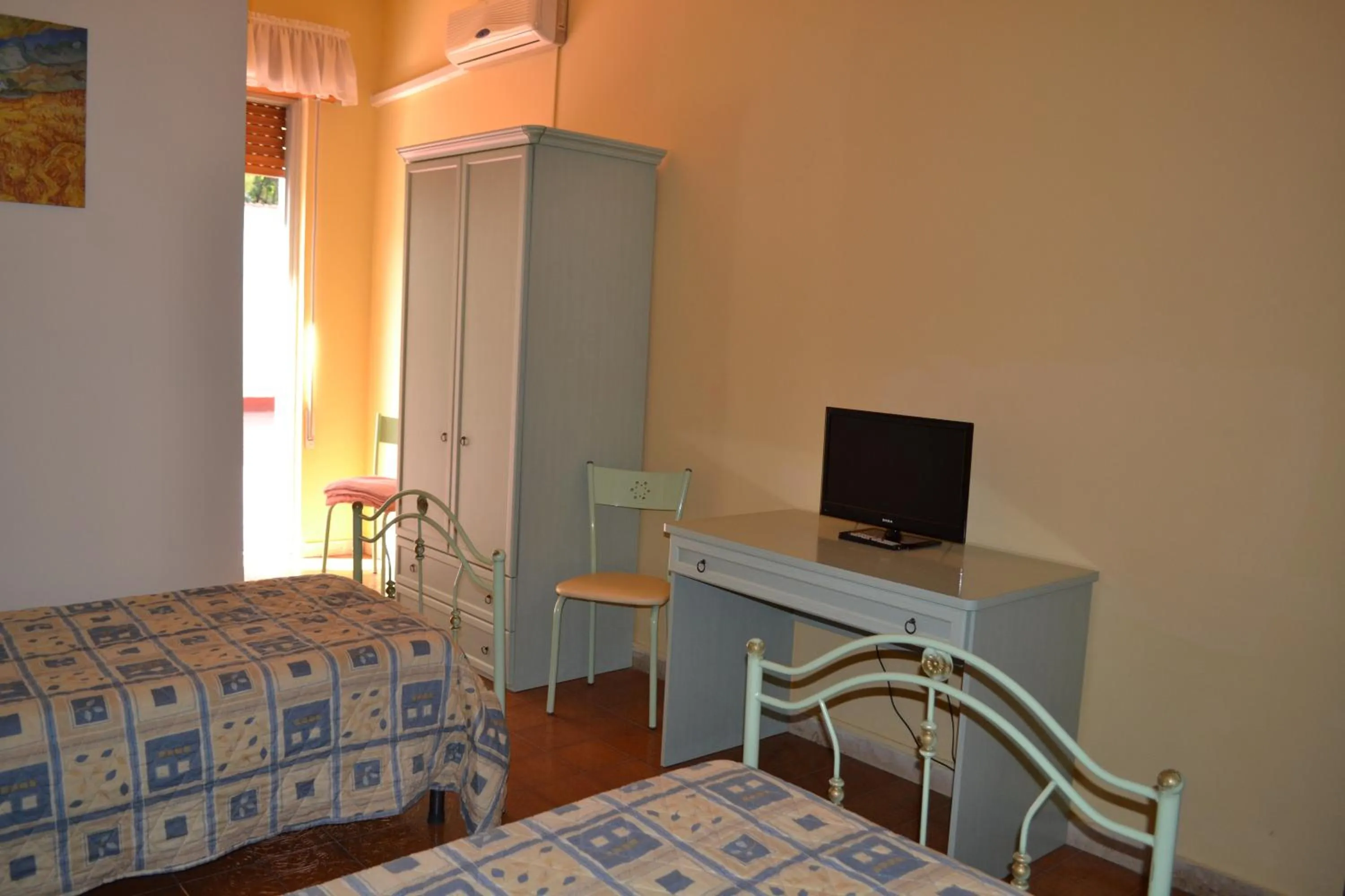 TV/Entertainment Center in Hotel Miravalle