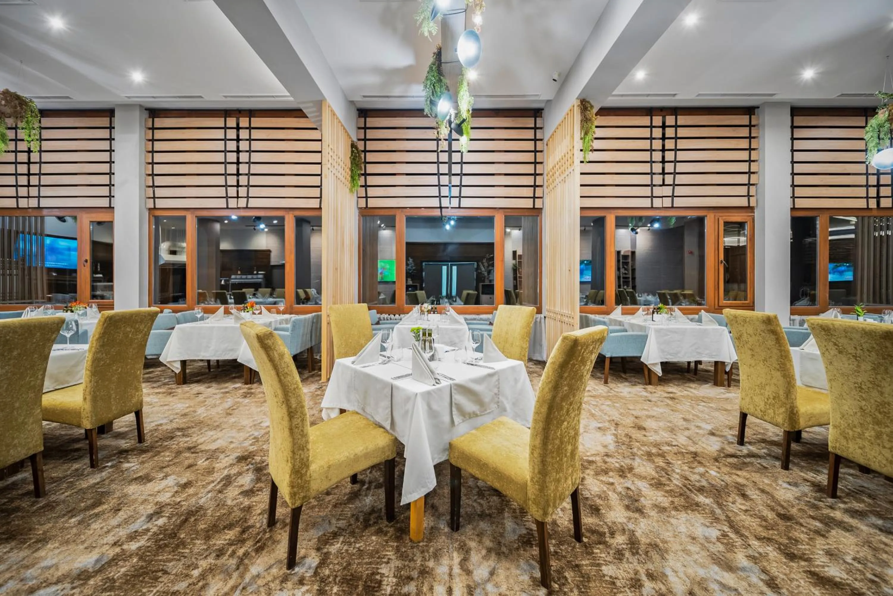 Restaurant/places to eat in Hotel Orlovetz