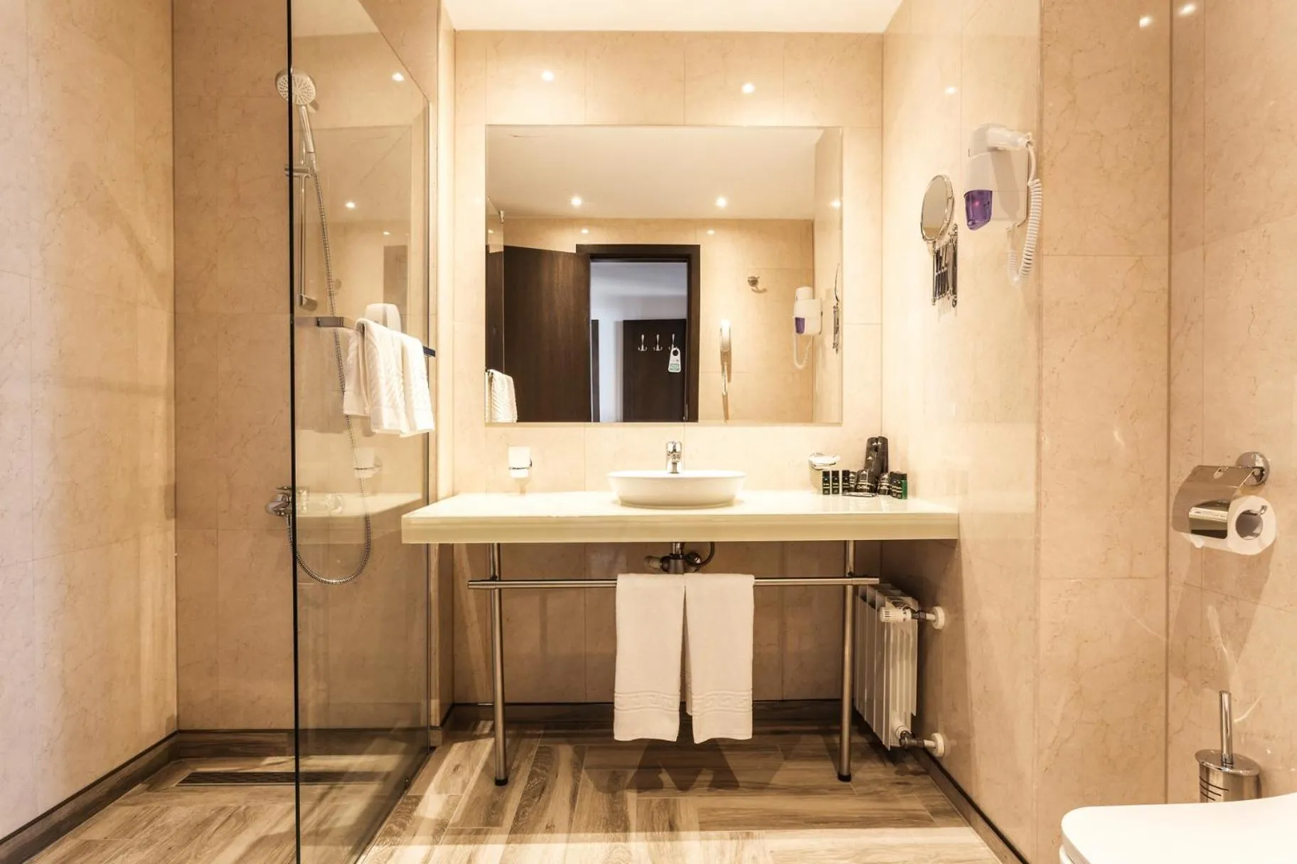 Shower in Hotel Orlovetz