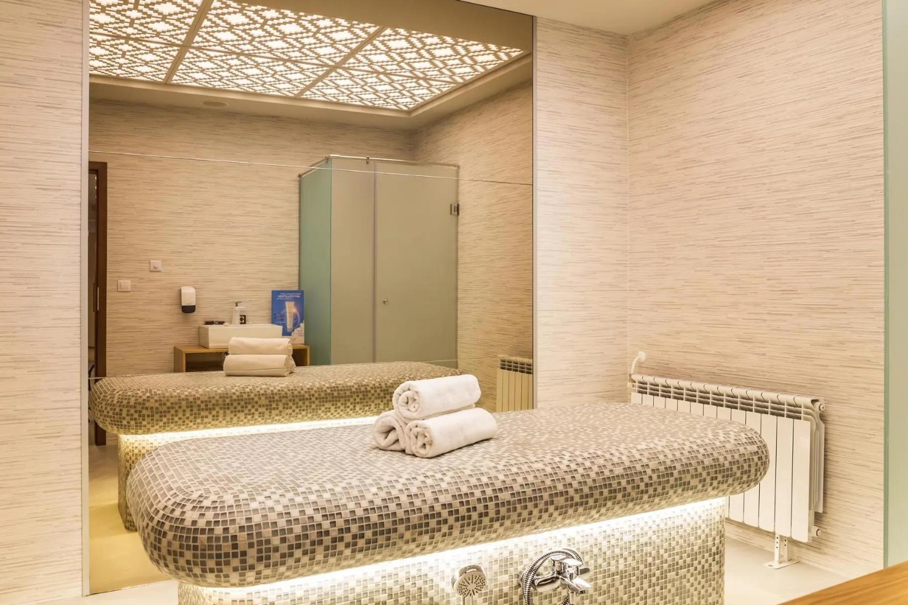 Spa and wellness centre/facilities, Bed in Hotel Orlovetz