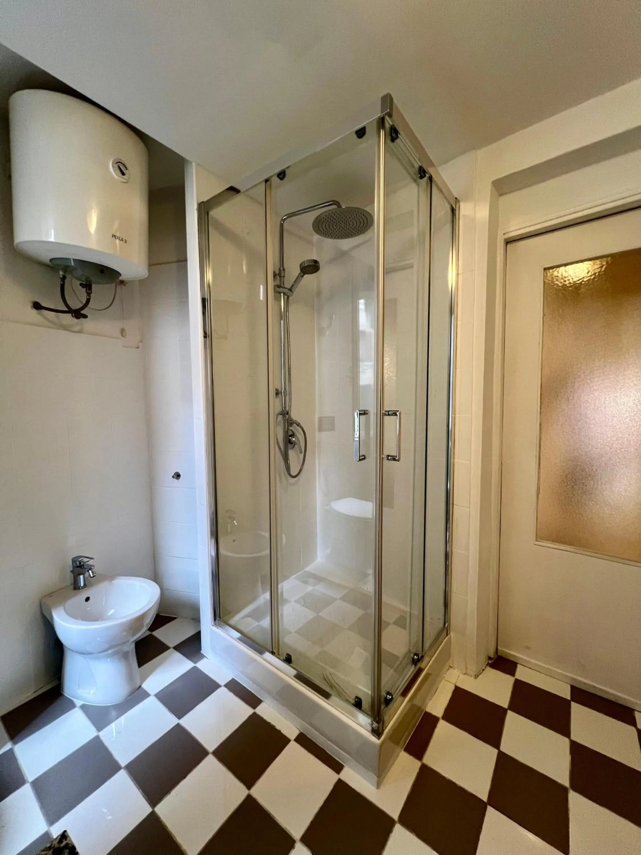 Shower in Charming Navona