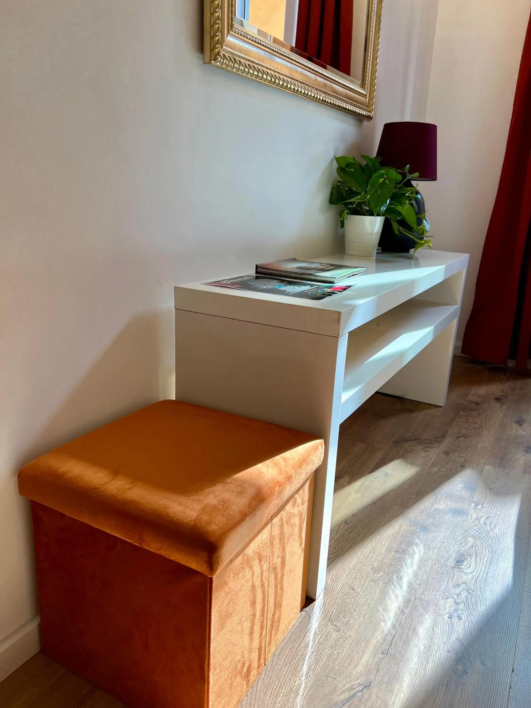 hair dresser in Charming Navona