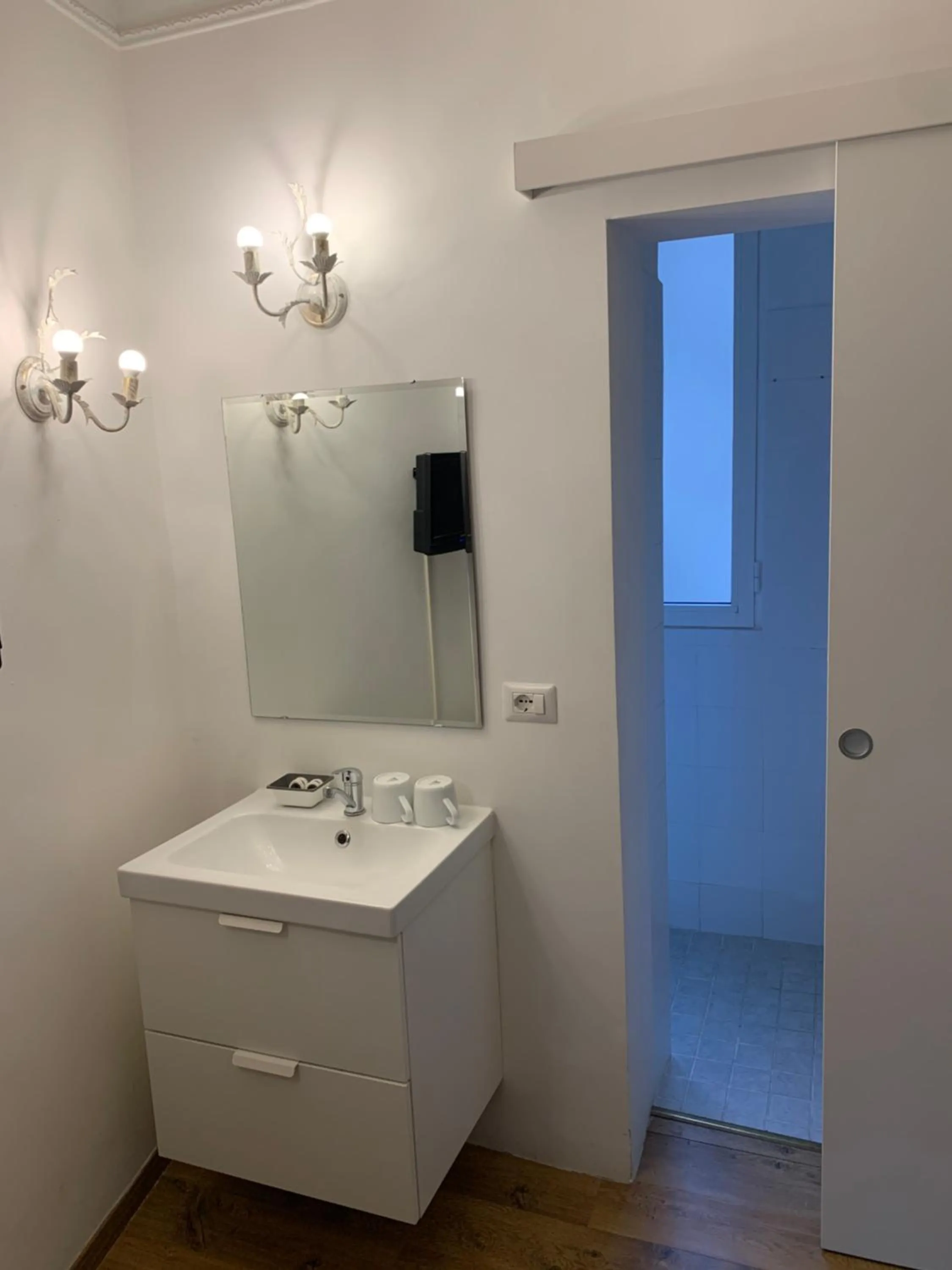 Bathroom in Charming Navona