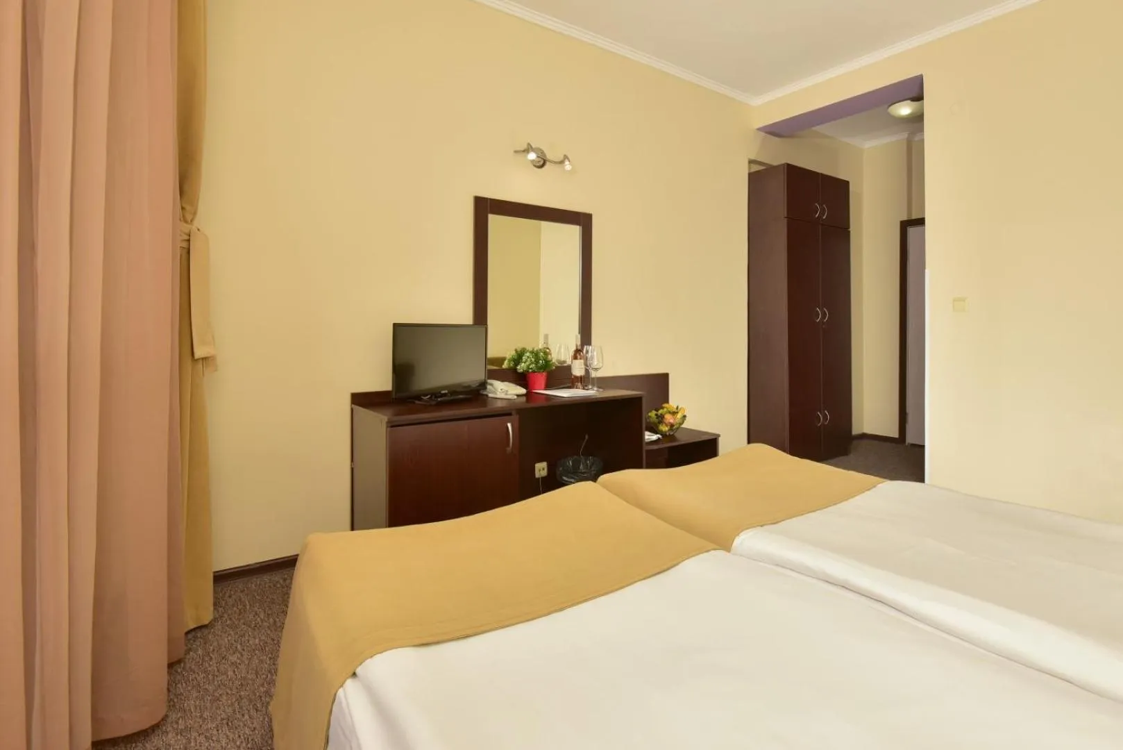 Bed in Snezhanka Hotel Pamporovo - Half Board & Swimming pool