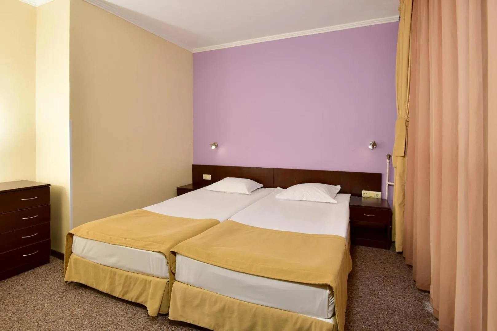 Bed in Snezhanka Hotel Pamporovo - Half Board & Swimming pool