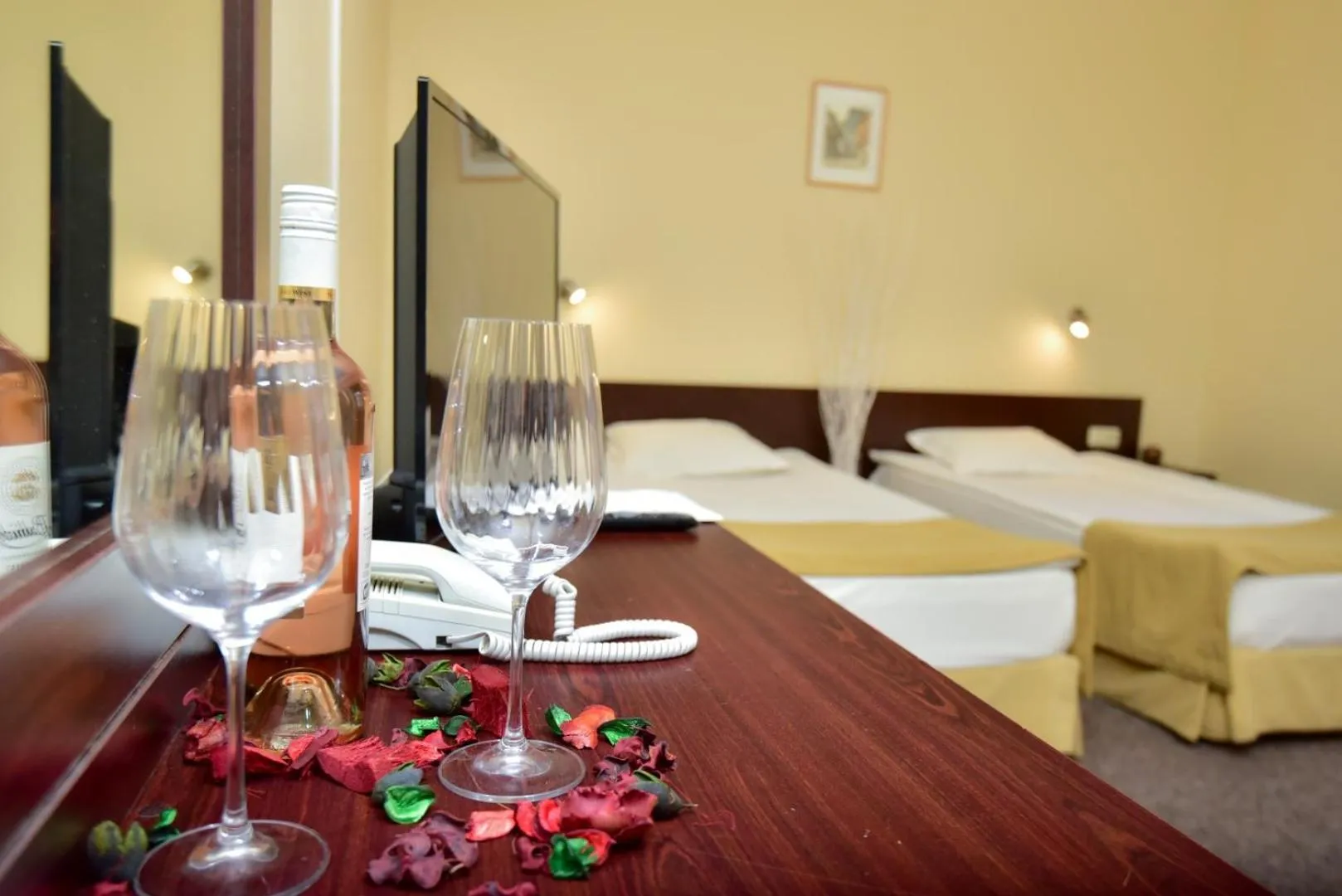 Bed in Snezhanka Hotel Pamporovo - Half Board & Swimming pool