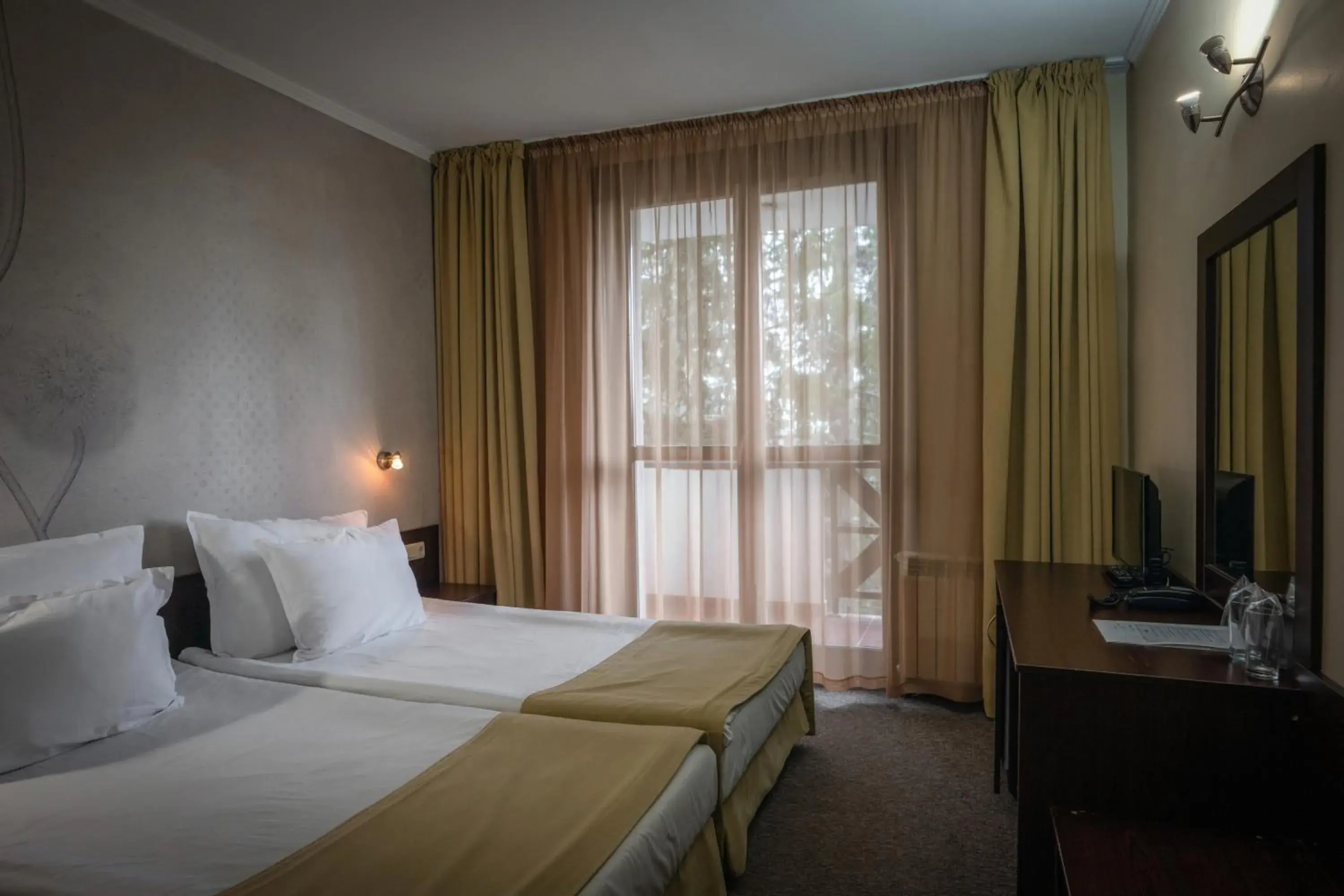 Twin Room in Snezhanka Hotel Pamporovo - Half Board & Swimming pool Twin Room in Snezhanka Hotel Pamporovo - Half Board & Swimming pool