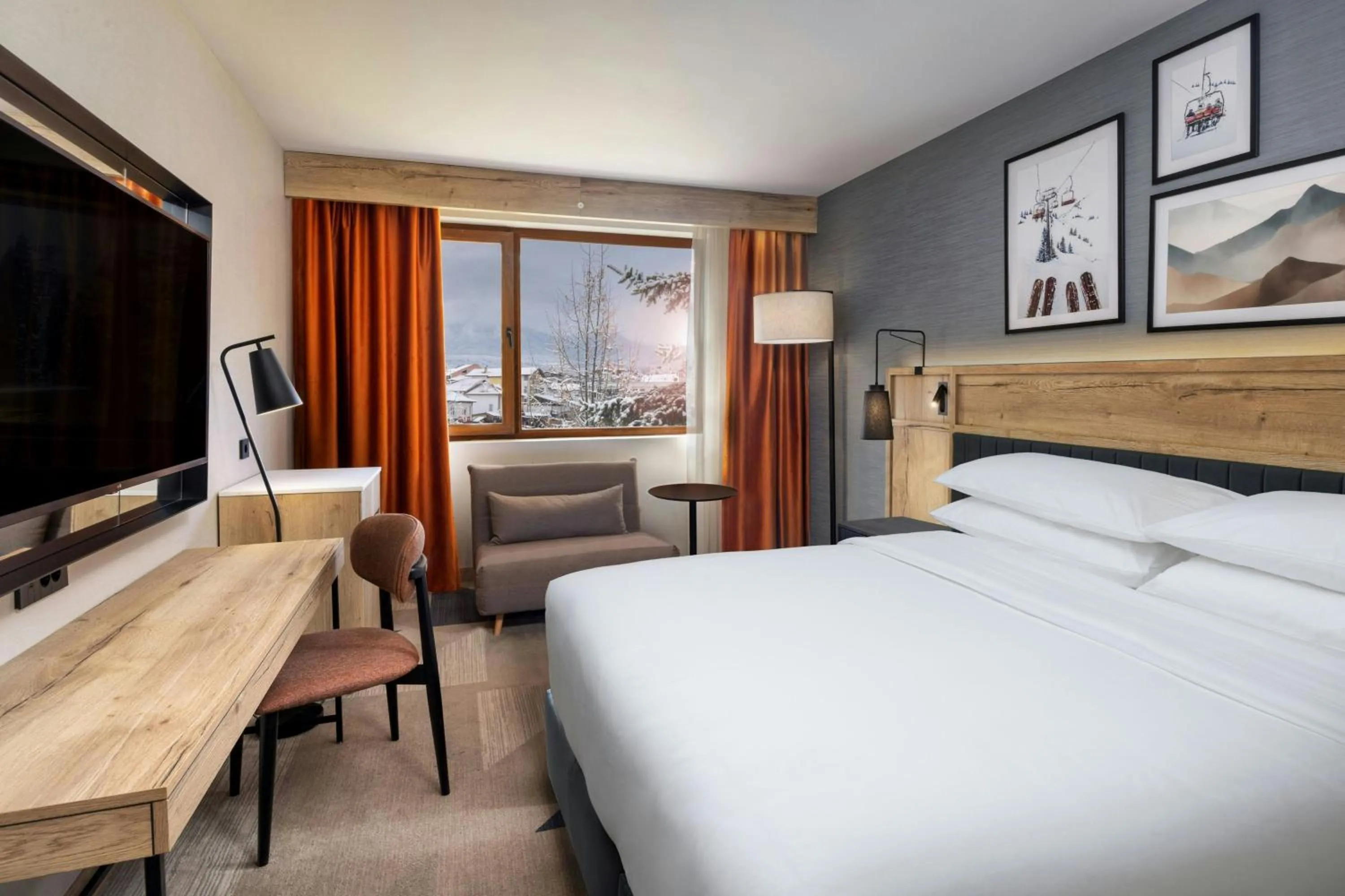 Photo of the whole room, Bed in Four Points by Sheraton Bansko