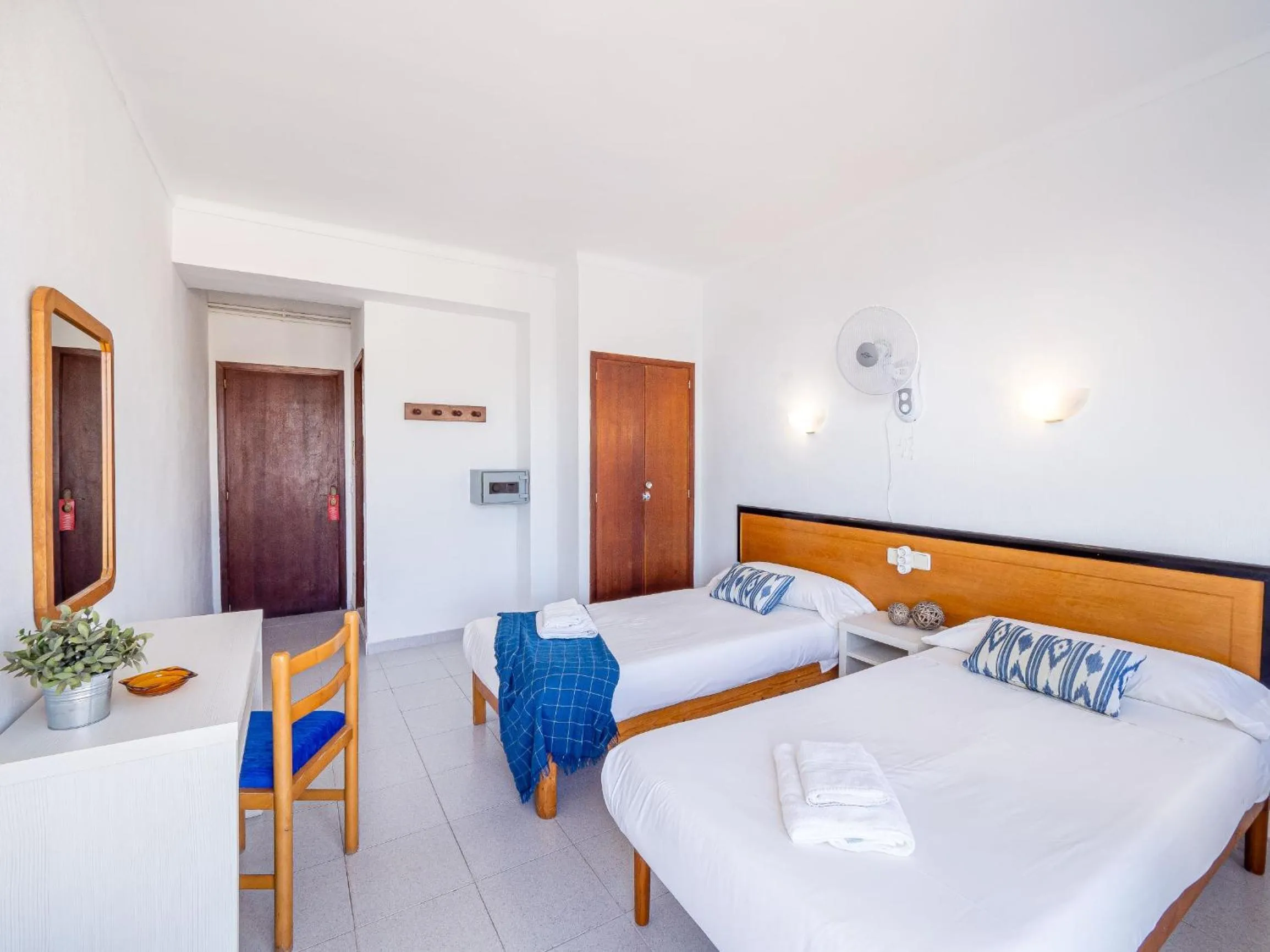 Photo of the whole room, Bed in Hostal Port Corona