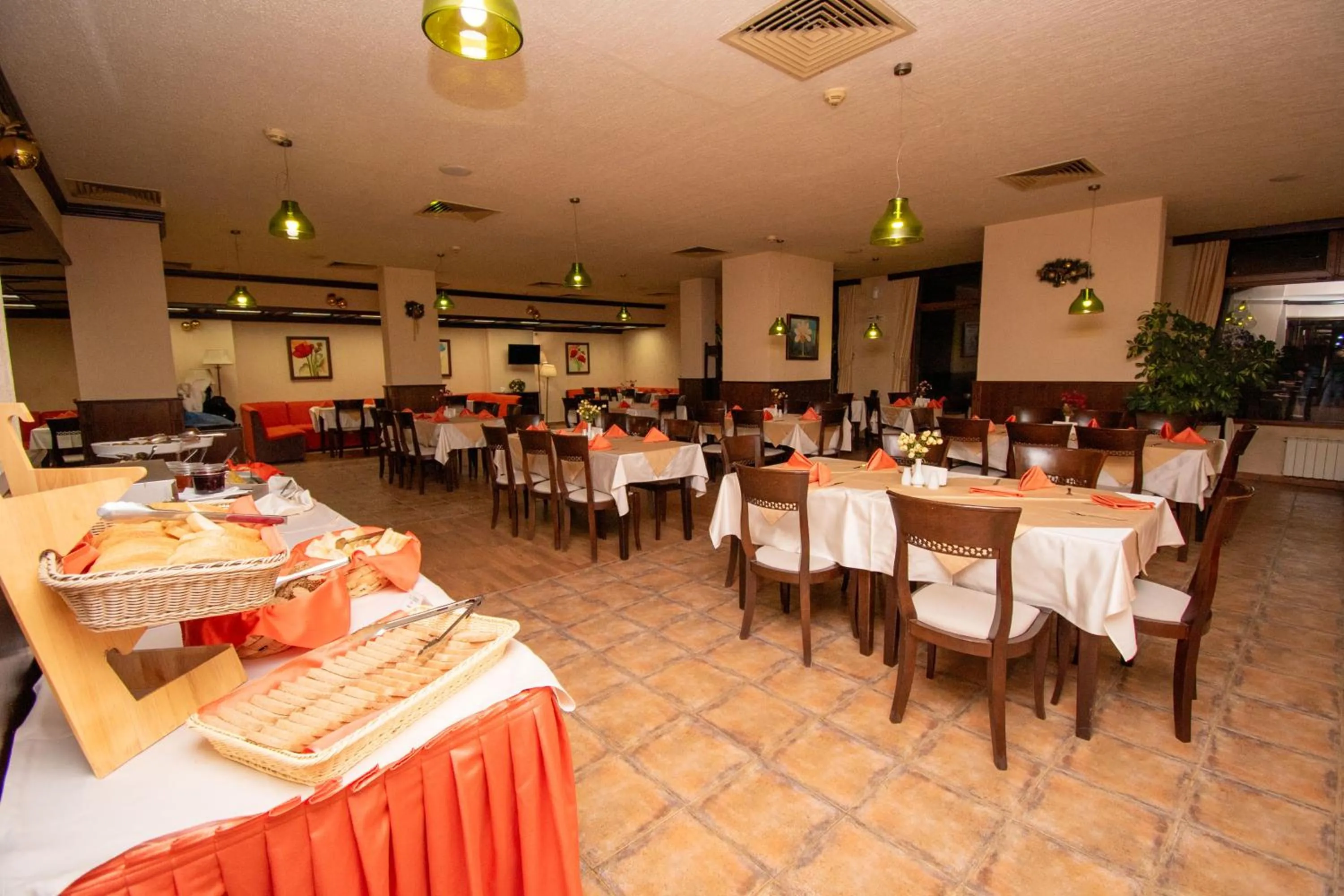 Restaurant/places to eat in Mura Hotel