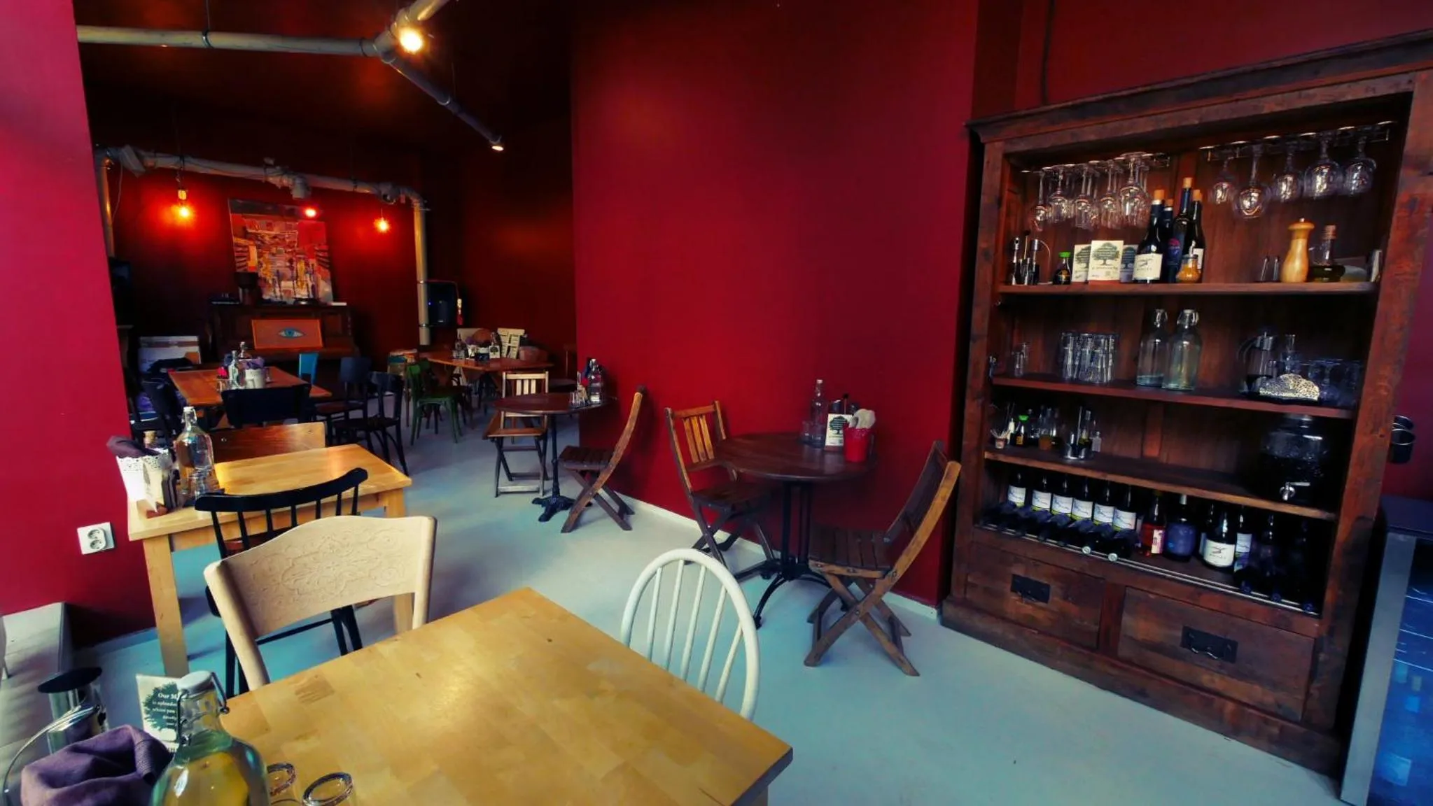 Restaurant/places to eat in Hotel Alabin Central