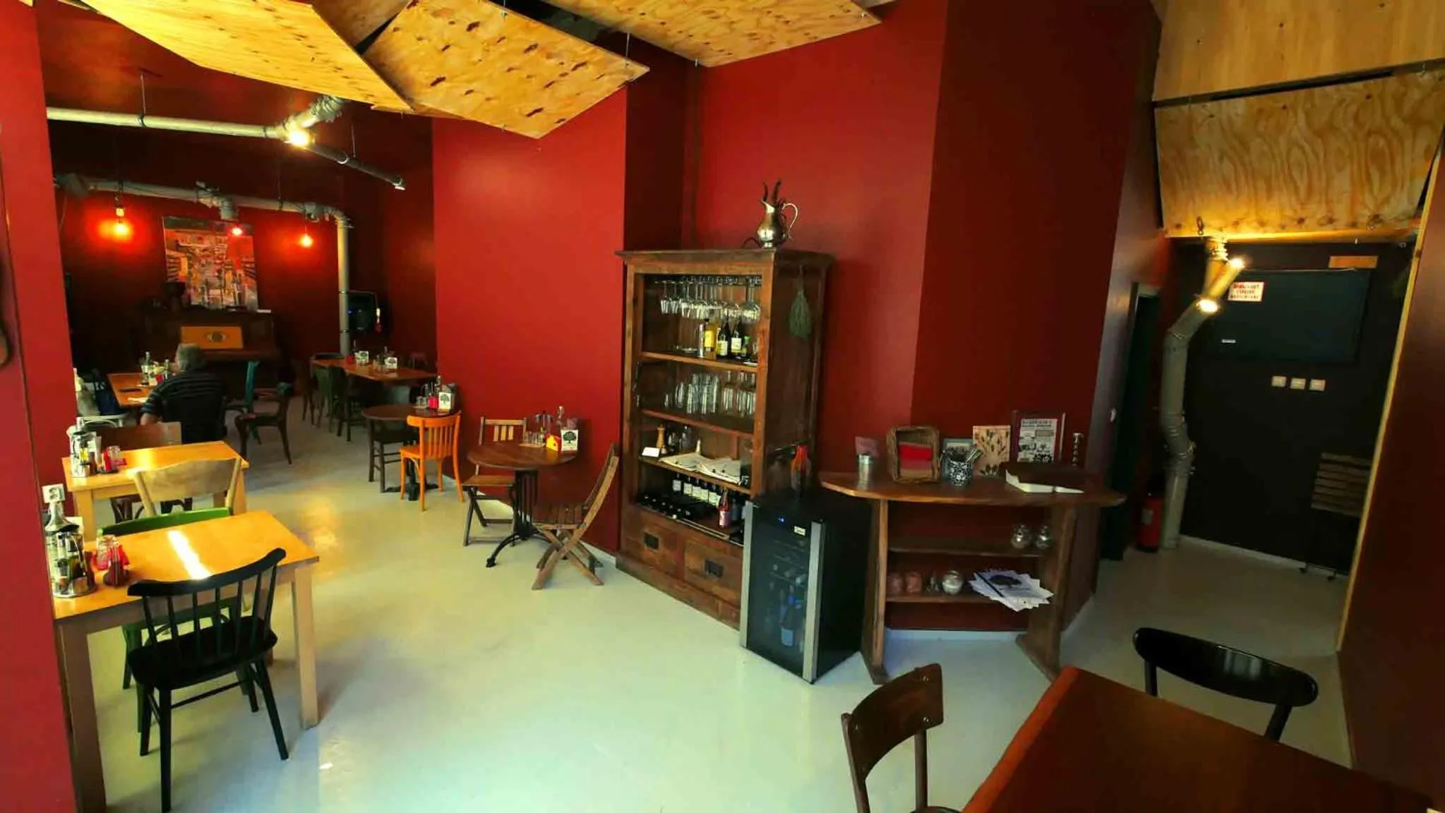 Restaurant/places to eat in Hotel Alabin Central