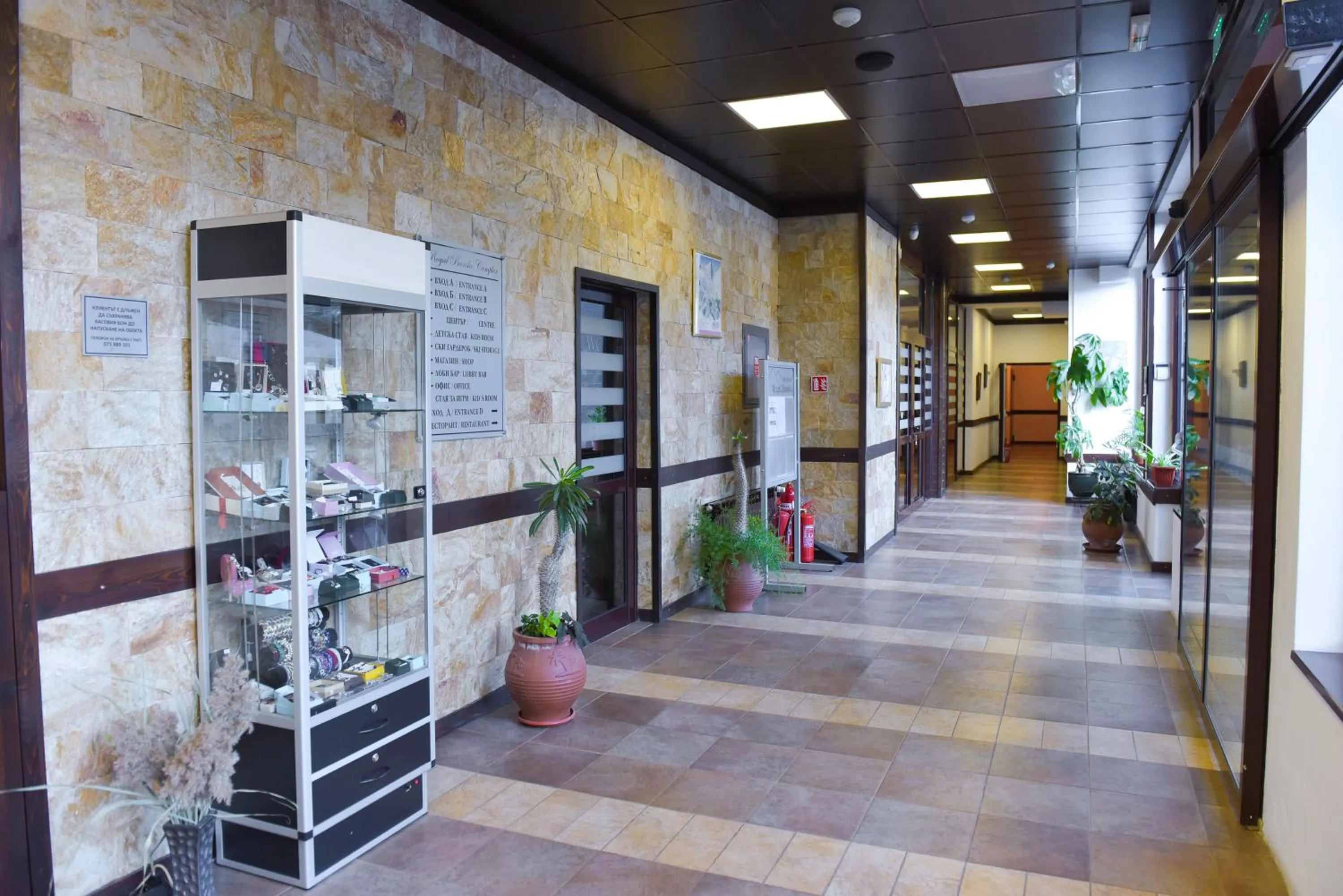 Royal Bansko - Family Apart Hotel With All Inclusive Light or HB&Drinks and Hot Pool & Jacuzzis