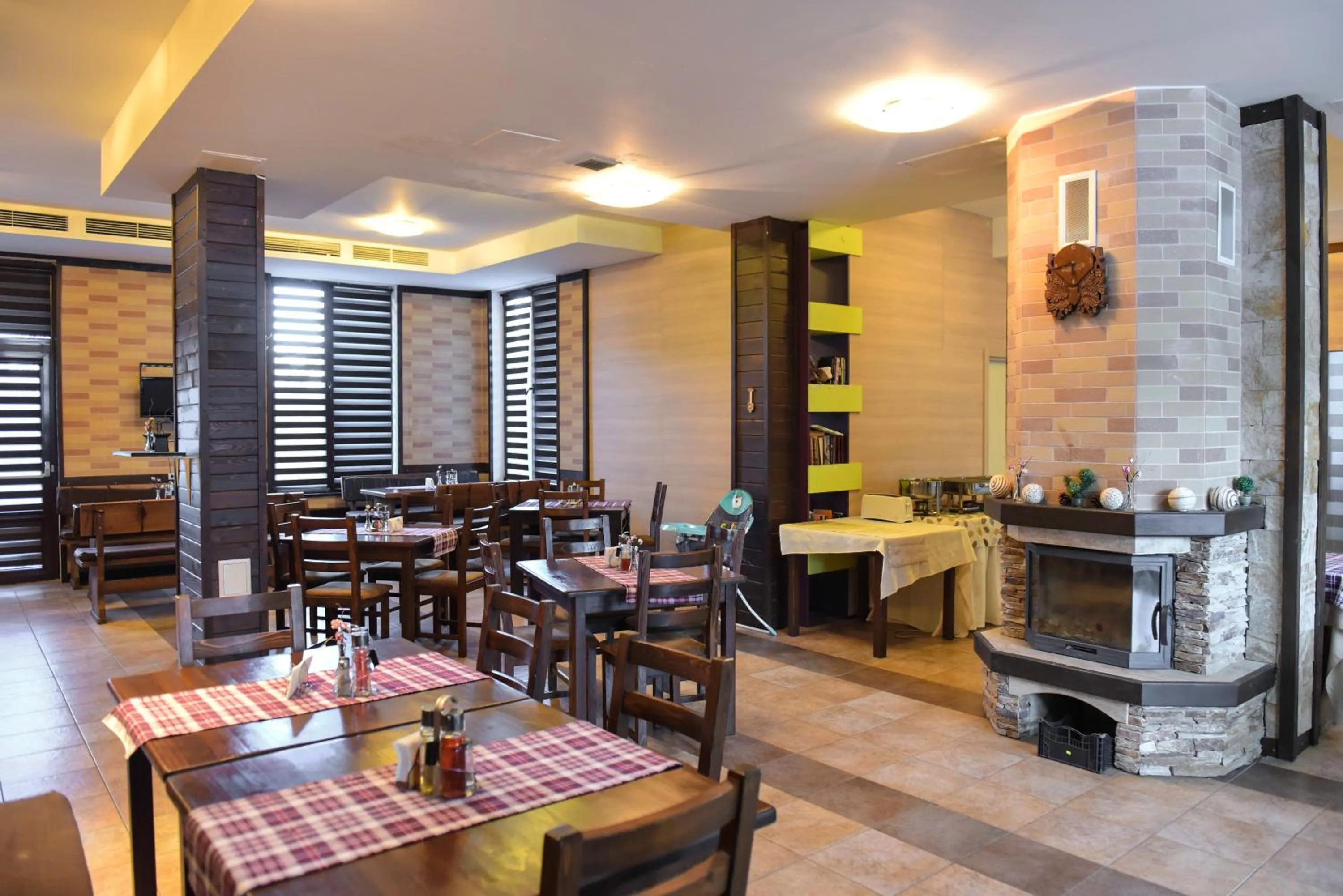 Royal Bansko - Family Apart Hotel With All Inclusive Light or HB&Drinks and Hot Pool & Jacuzzis