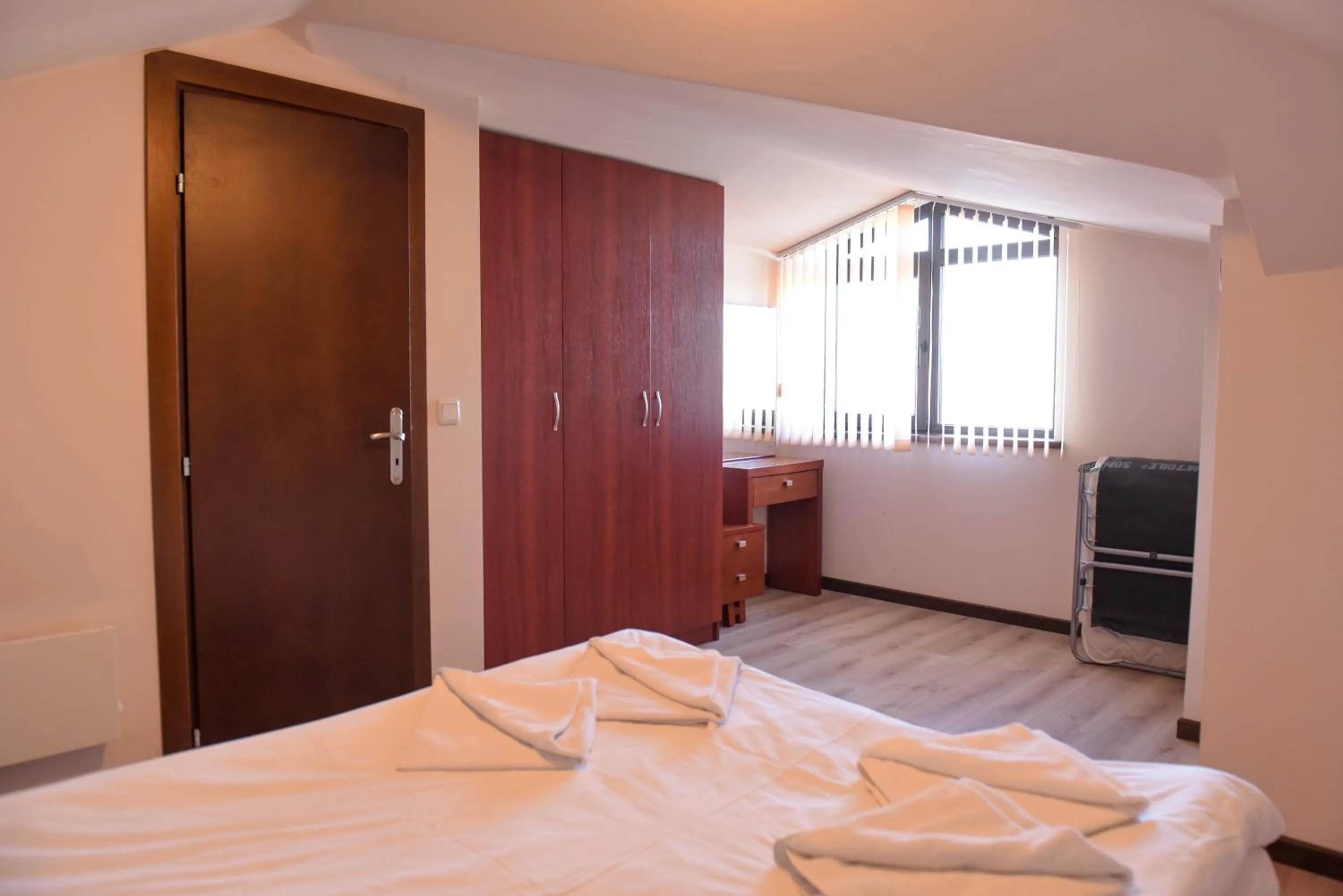 Bed in Royal Bansko - Family Apart Hotel With All Inclusive Light or HB&Drinks and Hot Pool & Jacuzzis