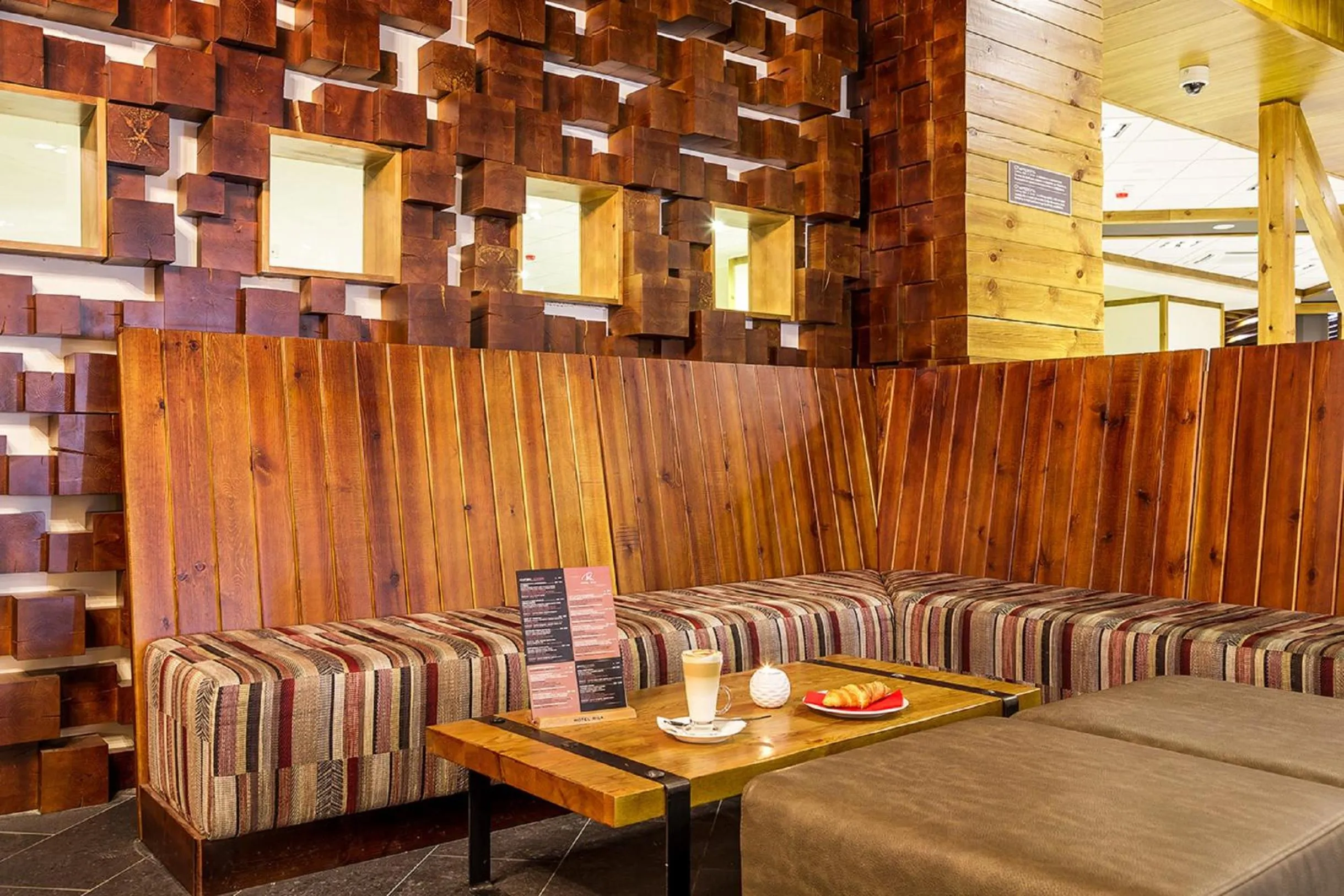 Lounge or bar in Rila Hotel Borovets