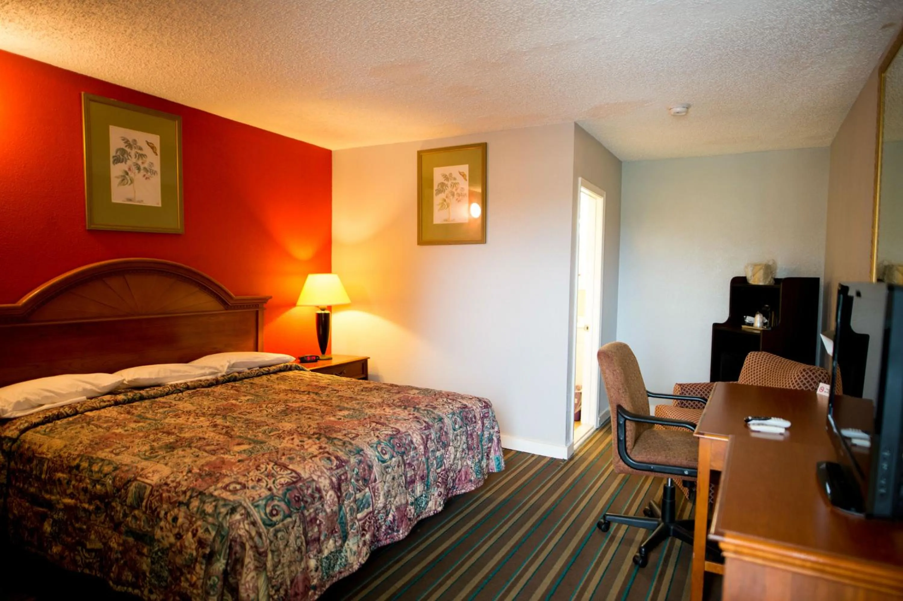 Bed in Scottish Inn and Suites - Bensalem-Philadelphia