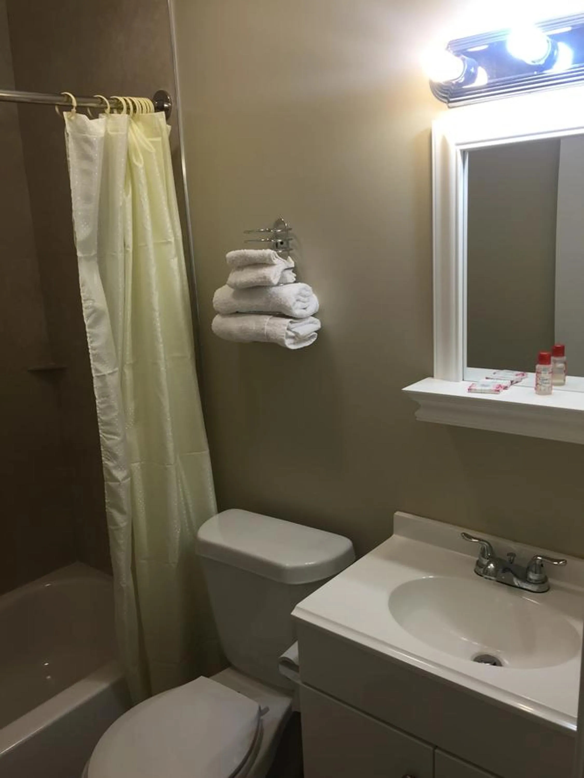 Scottish Inn and Suites - Bensalem-Philadelphia