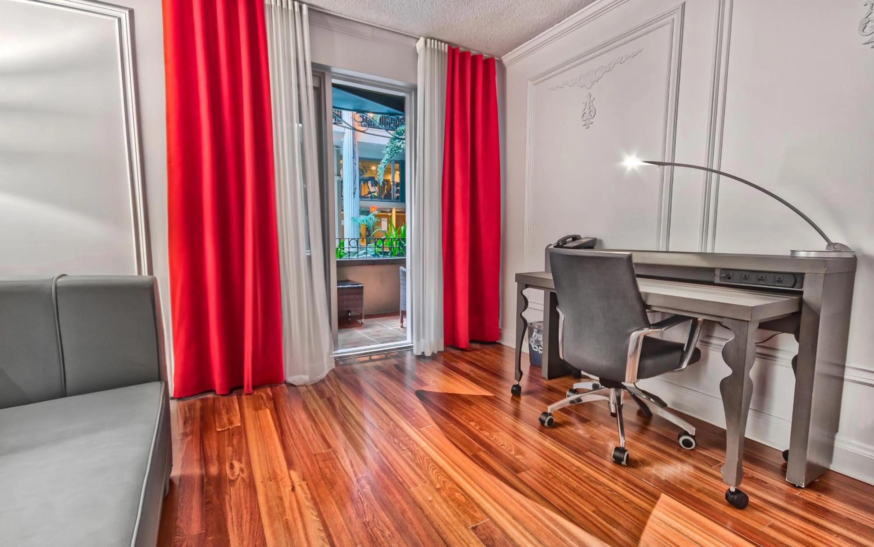 Balcony/Terrace in Hôtel Plaza Québec par JARO