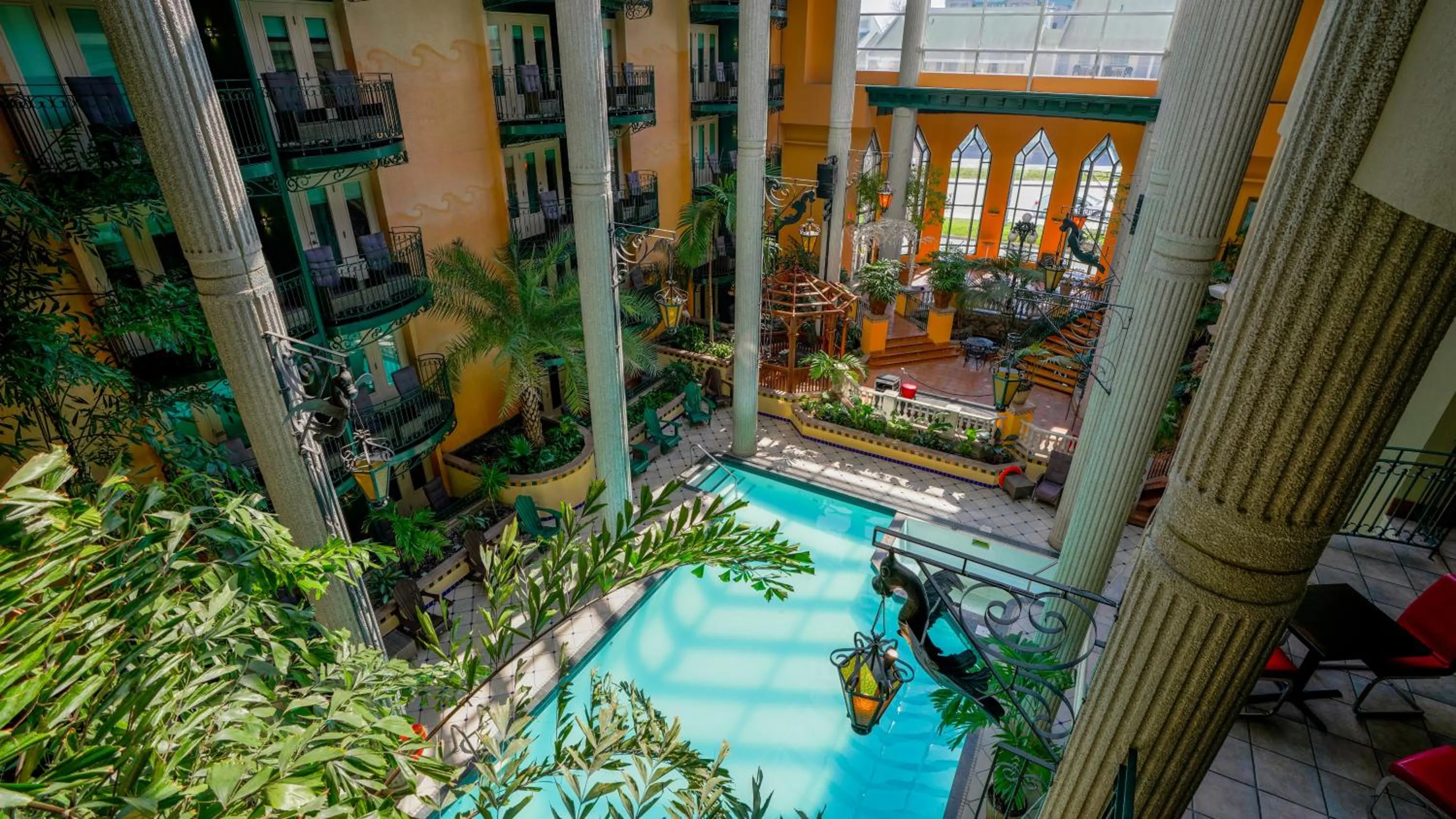 Swimming pool in Hôtel Plaza Québec par JARO