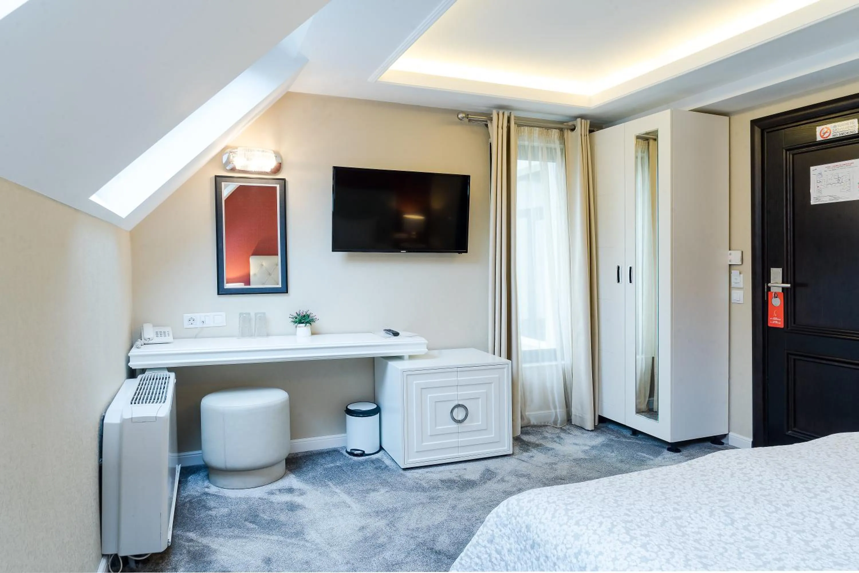 Toilet, Bed in Tsarevets Boutique Hotel & SPA
