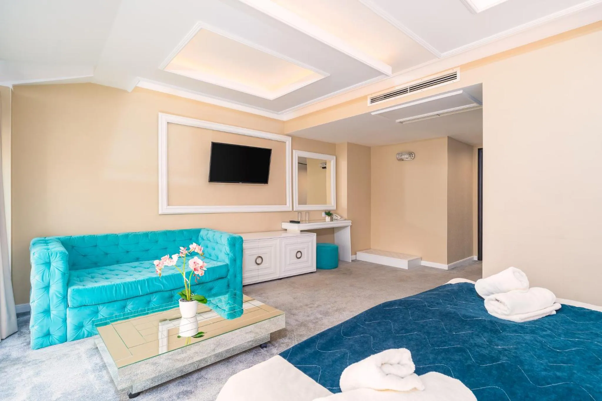 Hot Tub, Bed in Tsarevets Boutique Hotel & SPA