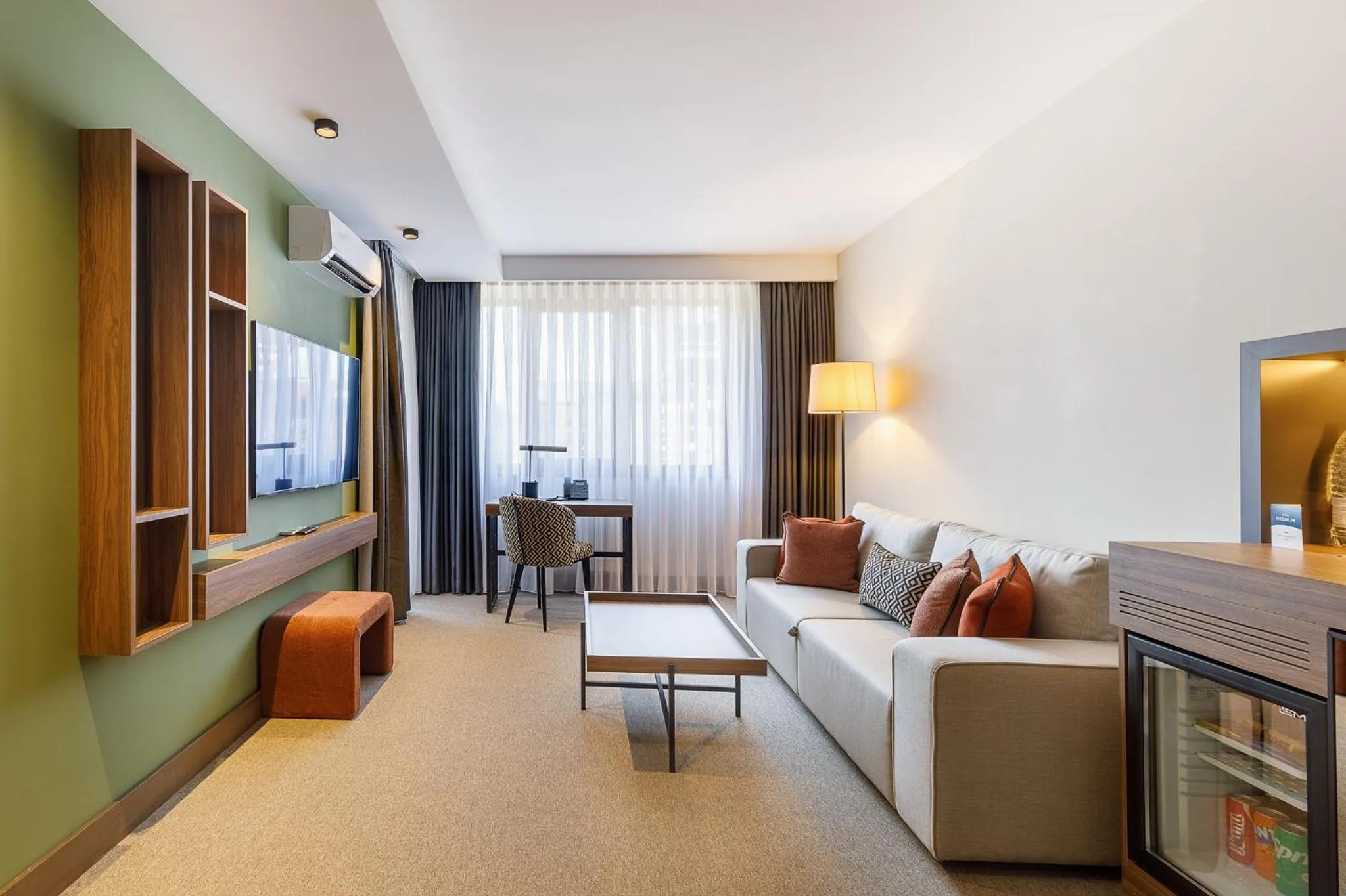 Living room, Bed in Regnum Bansko Ski Hotel & SPA