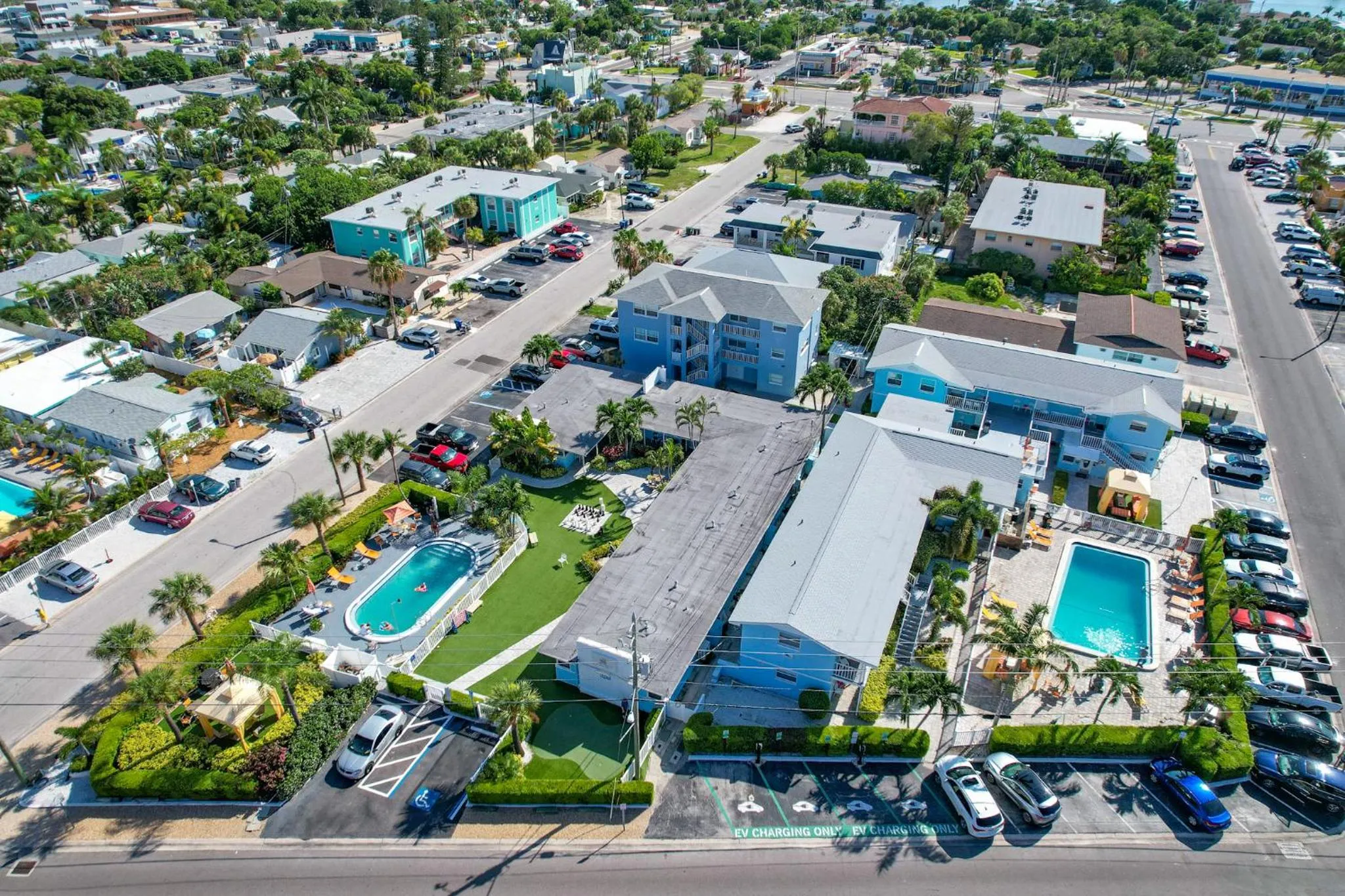 Property building in St. Pete Beach Suites