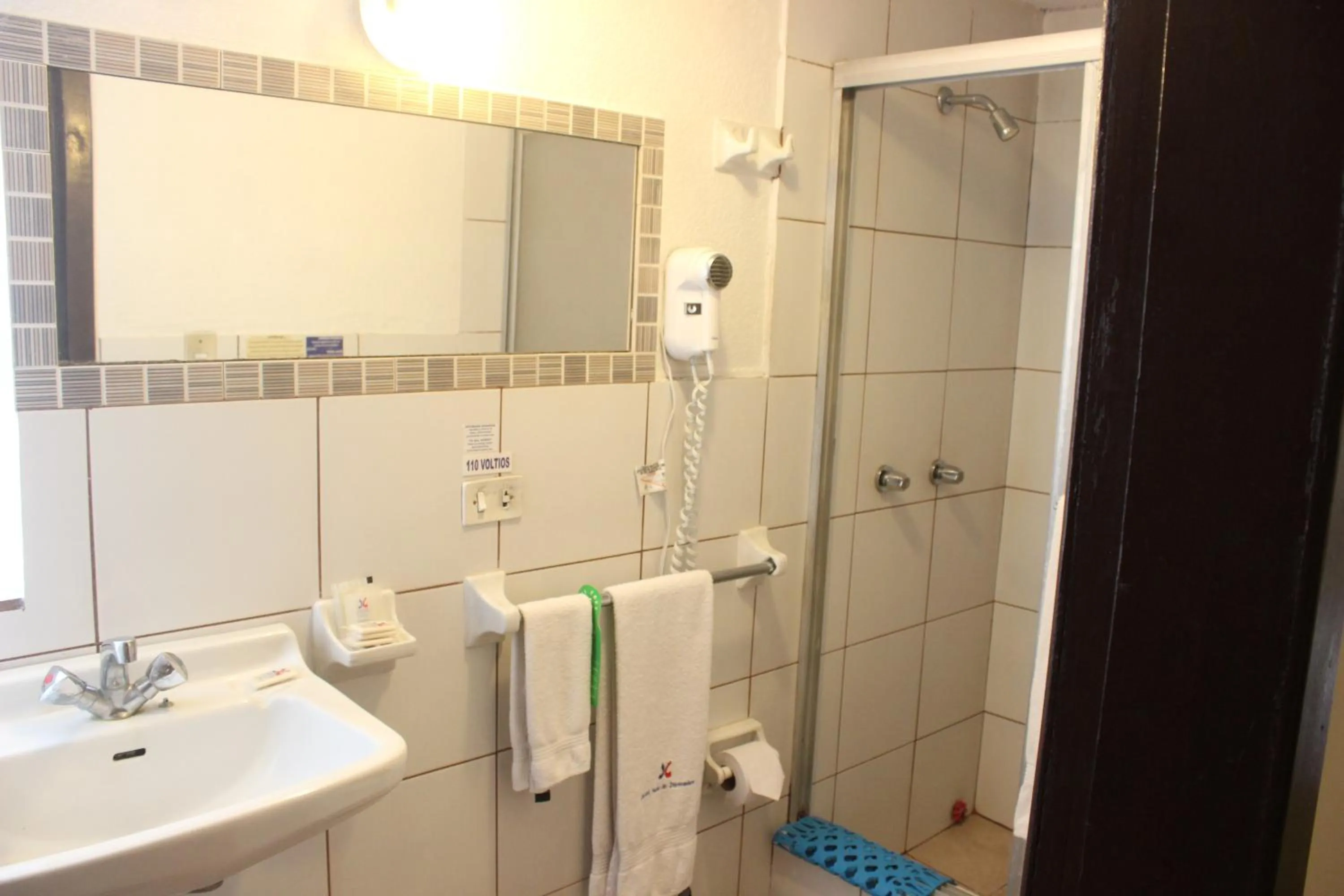 Shower in Hotel 6 De Diciembre