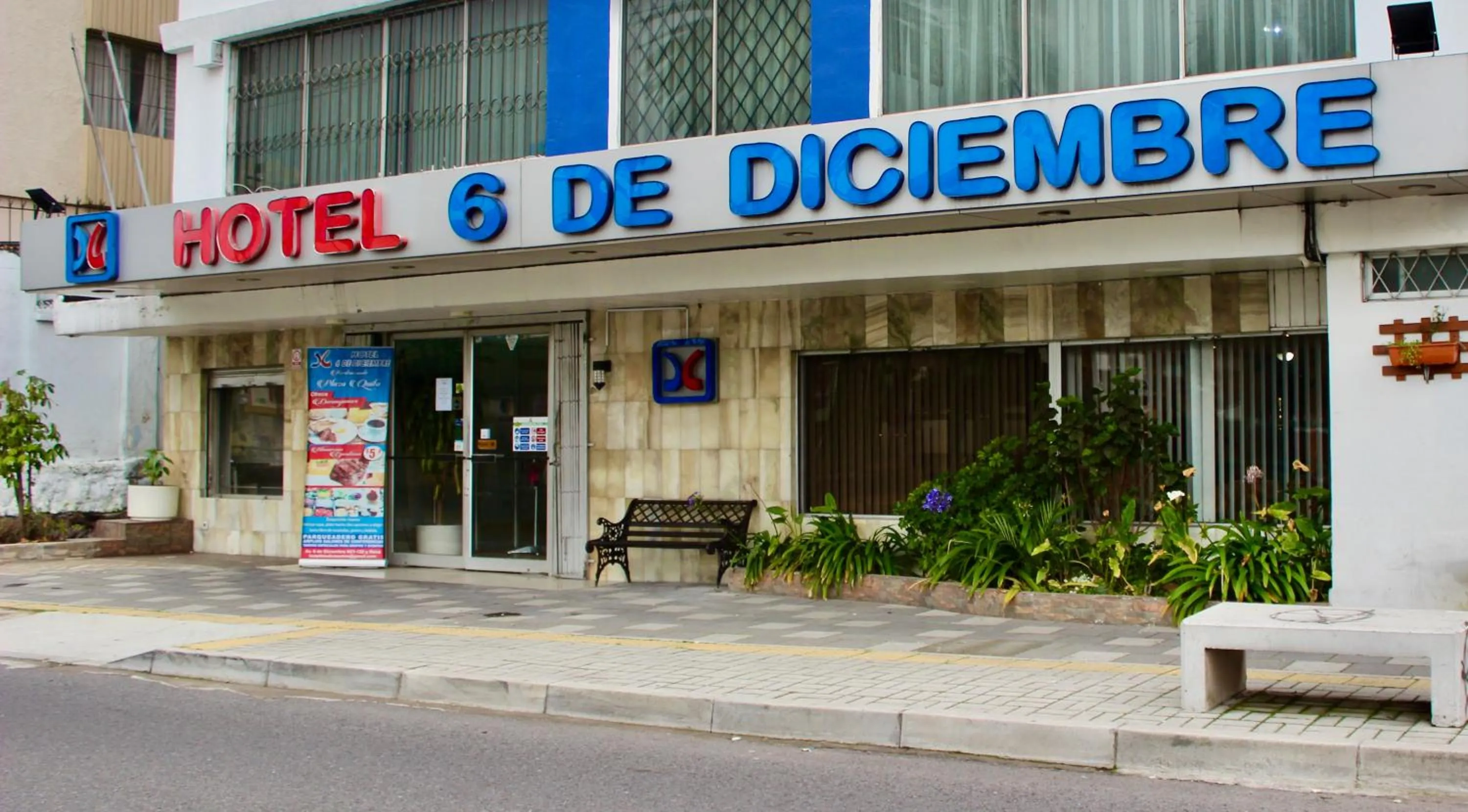 Property building in Hotel 6 De Diciembre