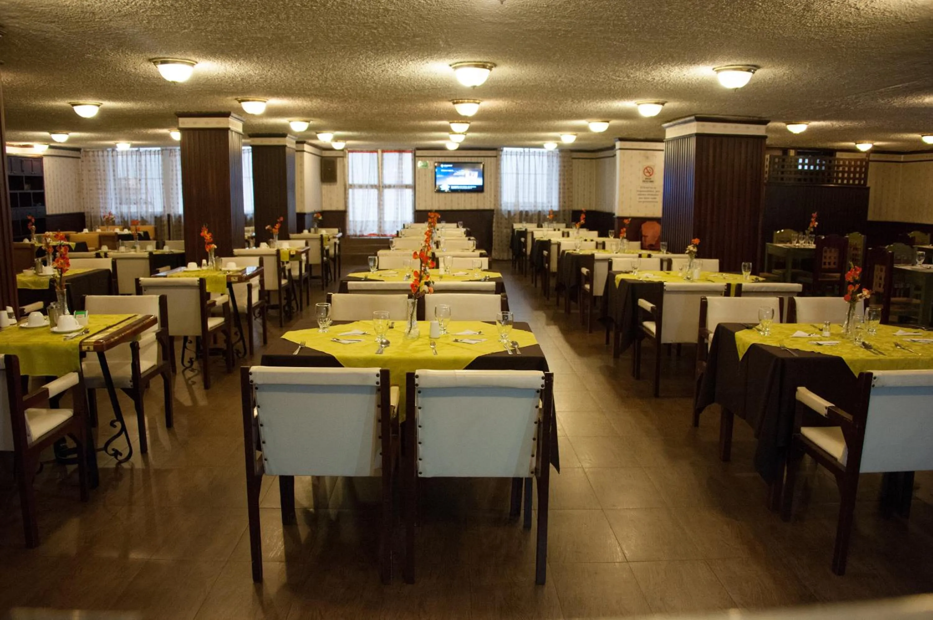 Restaurant/places to eat in Hotel 6 De Diciembre