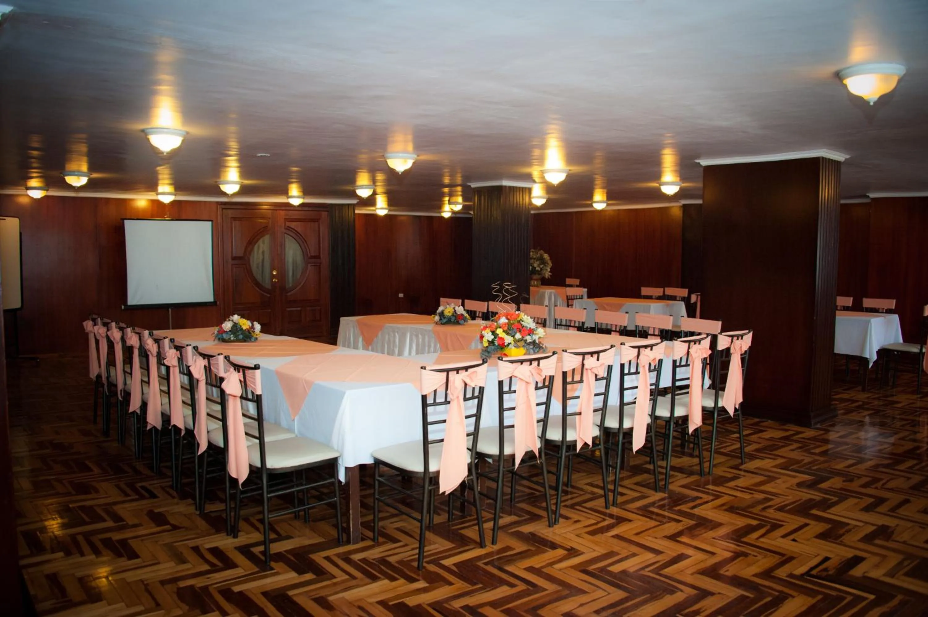 Meeting/conference room in Hotel 6 De Diciembre