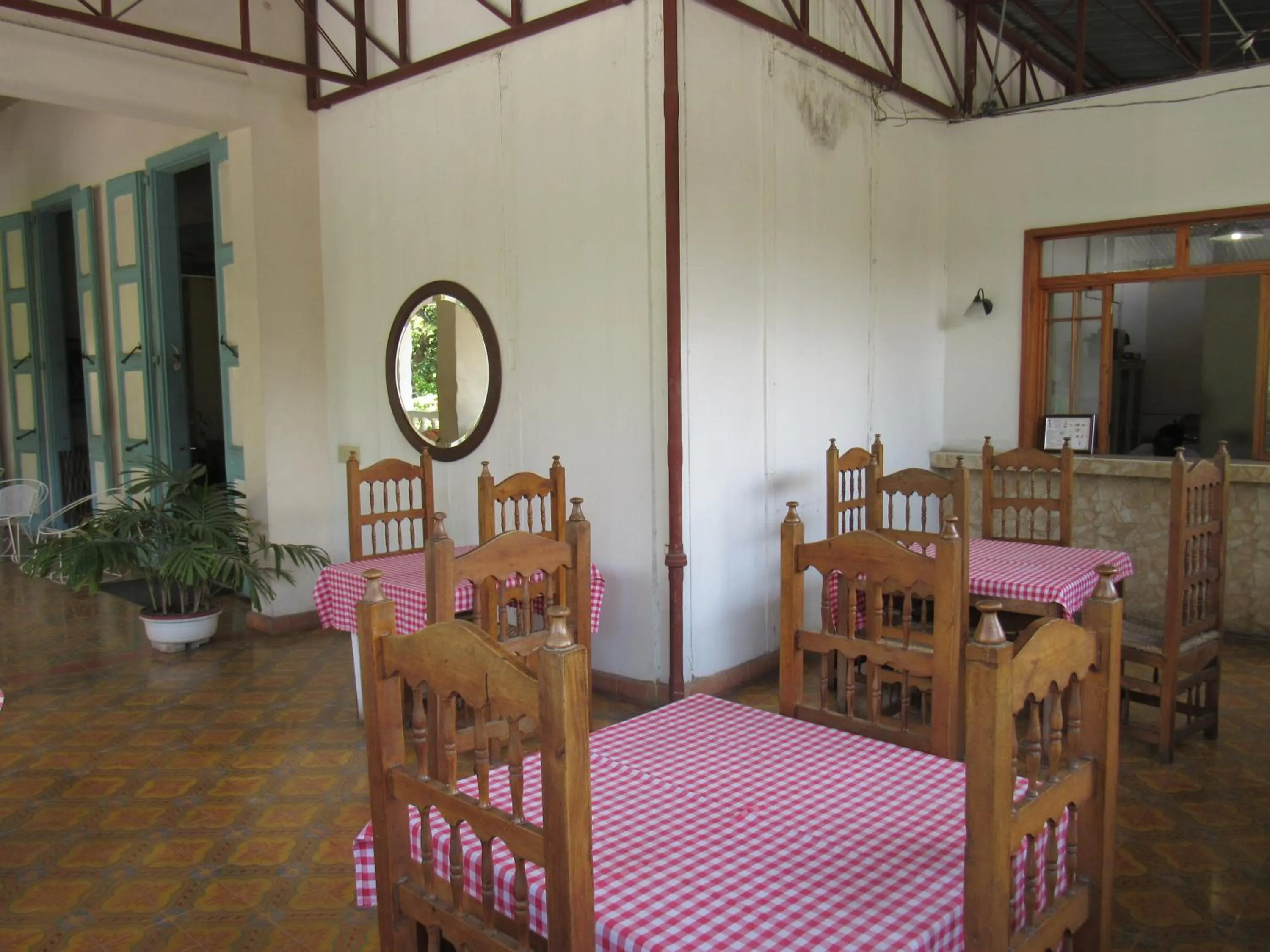 Restaurant/places to eat in Park Hotel