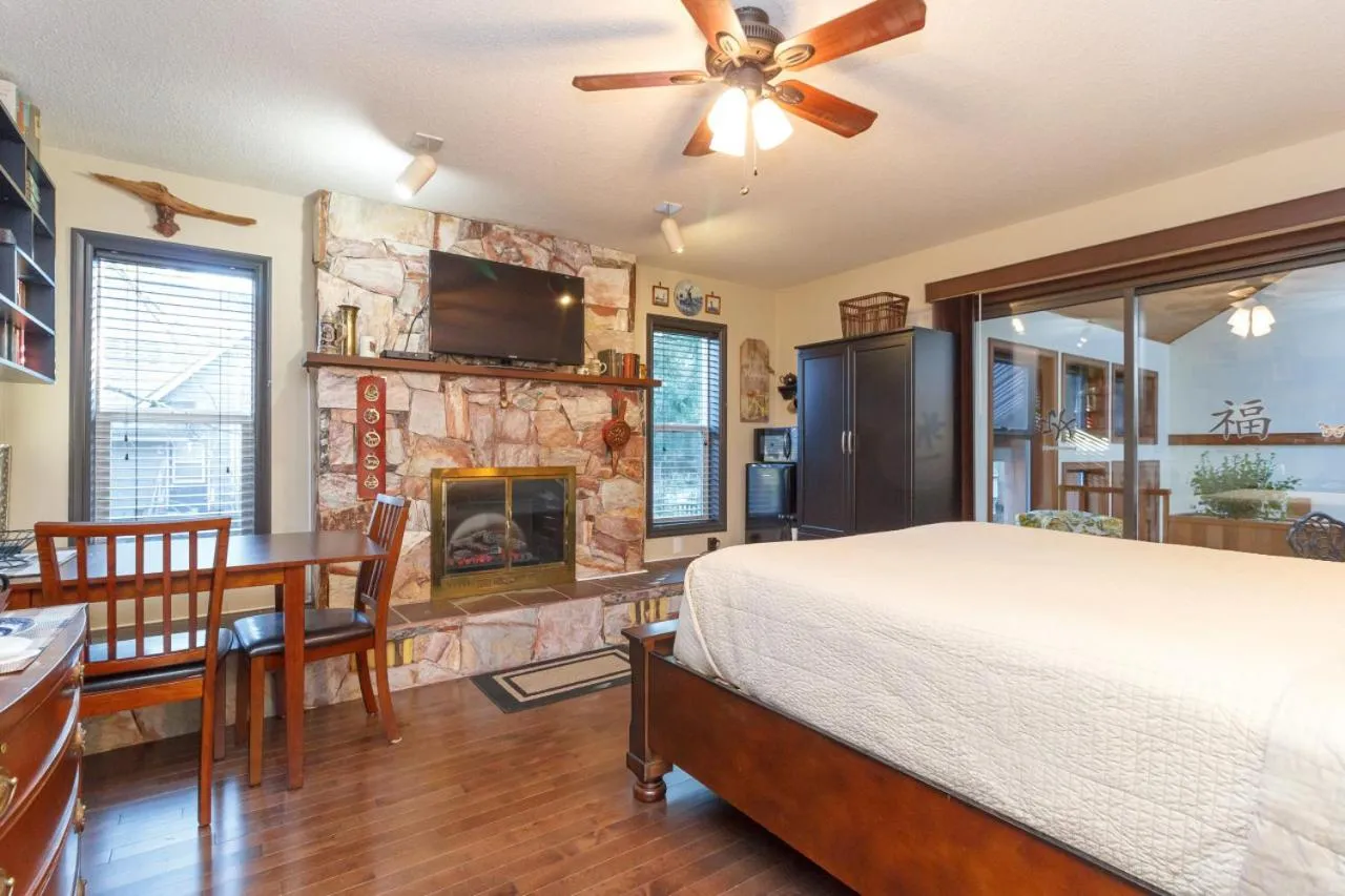 Bed in Coles Bay Vacation Retreat