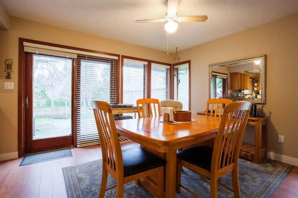 Coles Bay Vacation Retreat